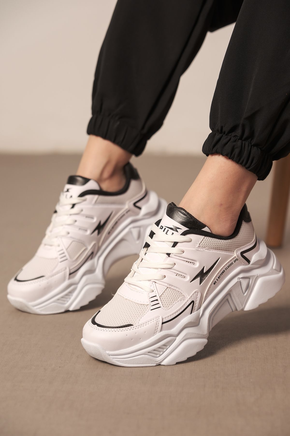 ayakkabıhavuzu Kadın Beyaz Siyah Sneaker