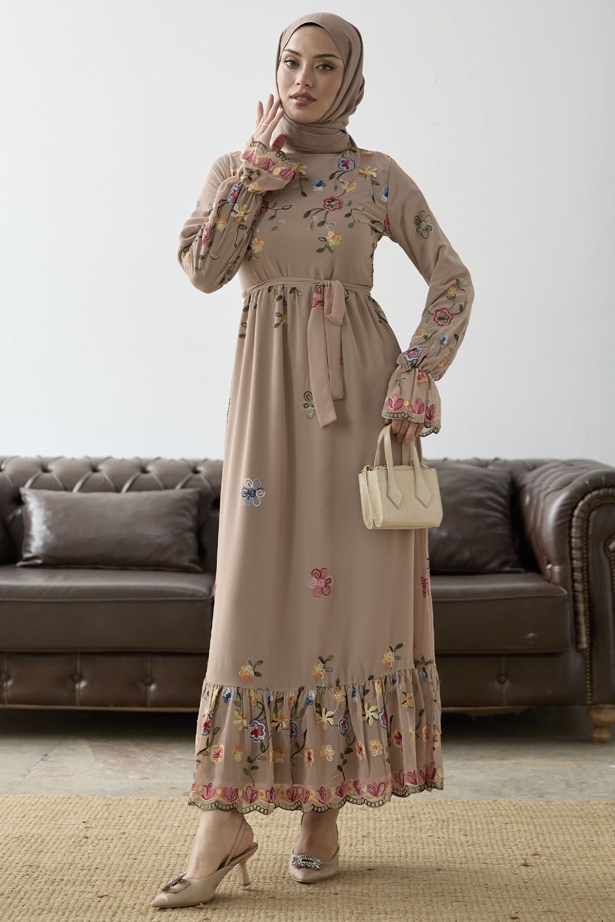 InStyle Bileği Güpürlü Nakış Şifon Elbise - Bej