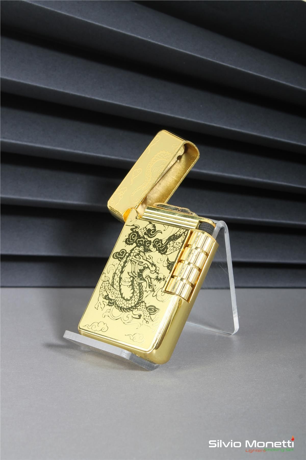 Silvio Monetti Altın Özel Tasarım Işlemeli Kapaklı Model Gazlı Çakmak 24csm813atr01