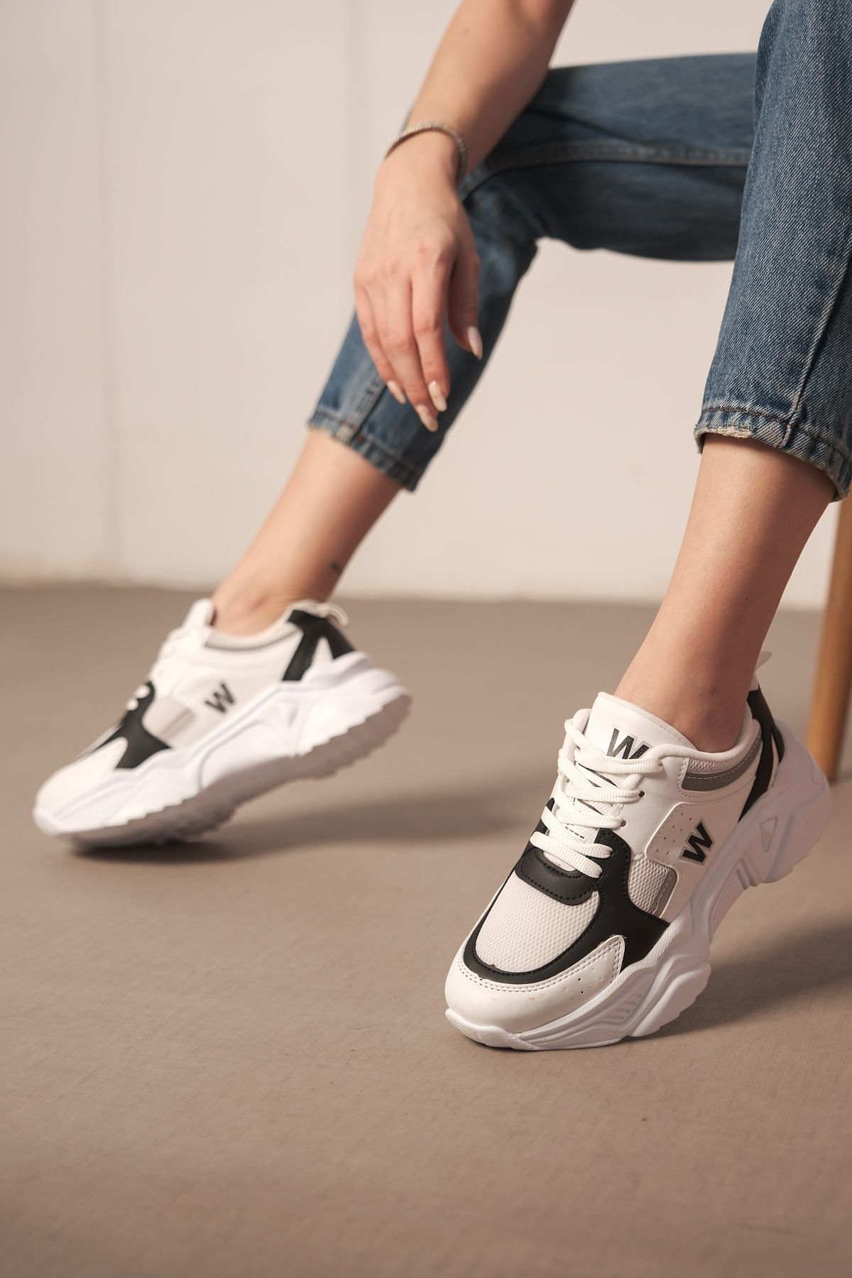 ayakkabıhavuzu Kadın Beyaz Siyah Bağcıklı Günlük Rahat Tarz Taban Sneaker
