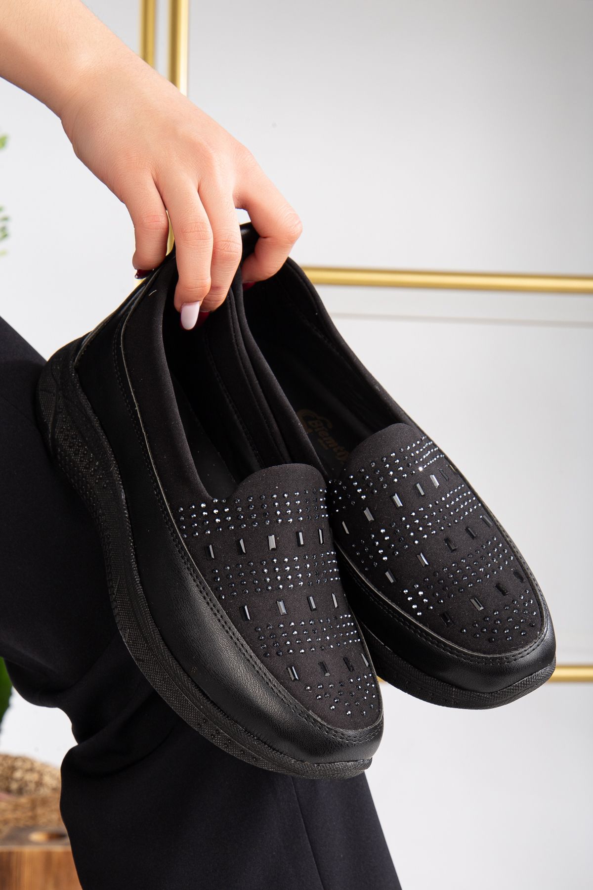 ayakkabıhavuzu Siyah Streç Taşlı Kadın Hafif Taban Rahat Ortopedik Ayakkabı