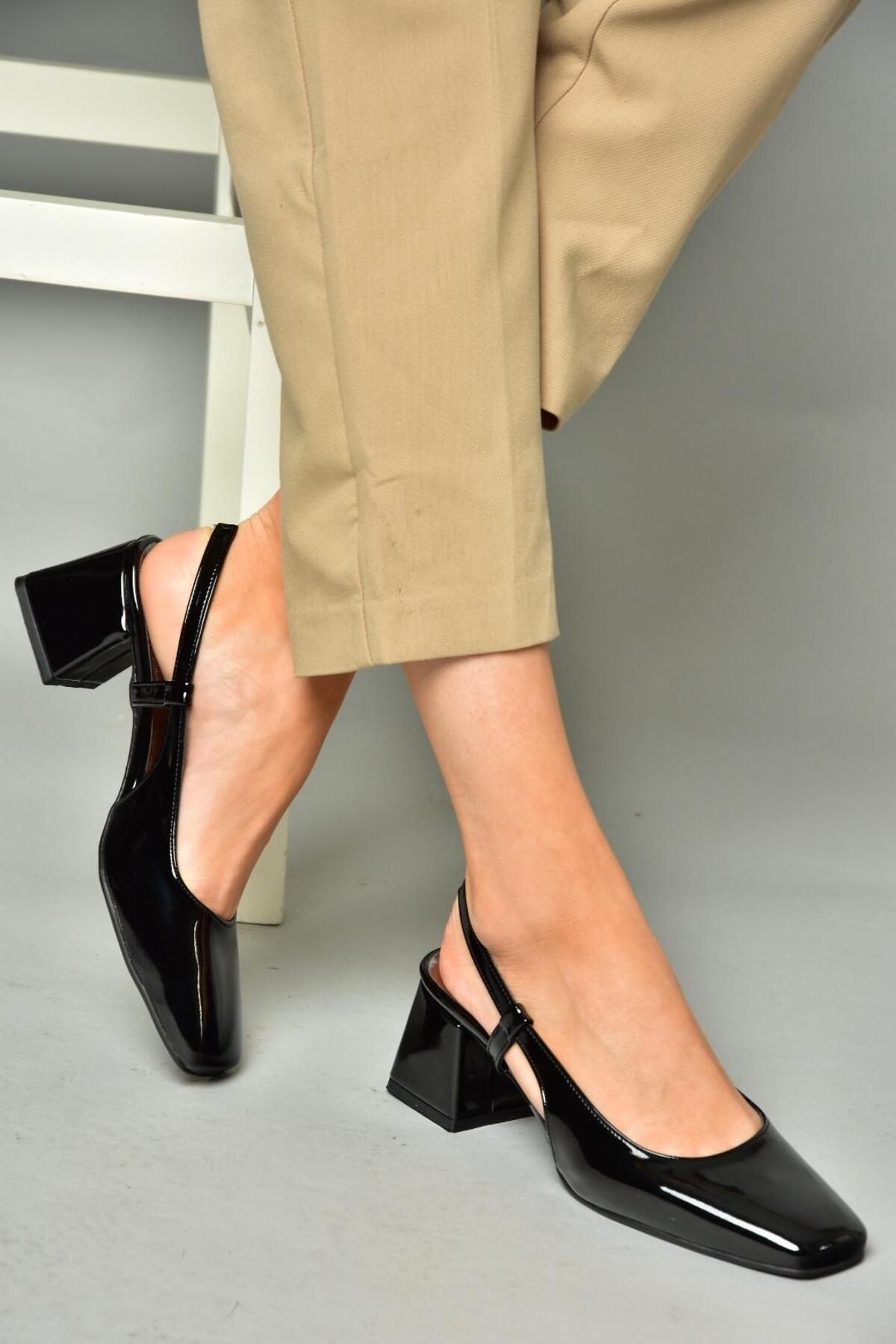 Fox Shoes S815879208 Siyah Rugan Alçak Topuklu Kadın Ayakkabı