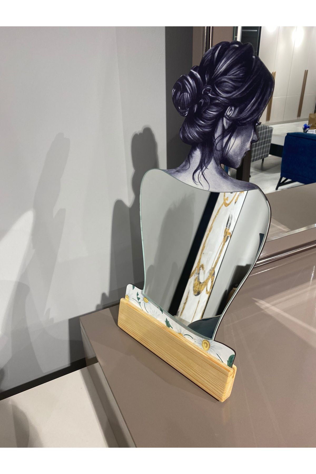 wodelia Kadın Temalı Dekoratif Makyaj Aynası, Modern Eşsiz Ayna,Ofis Masa Modern Ev Aynası38x21Cm ŞeffafCila