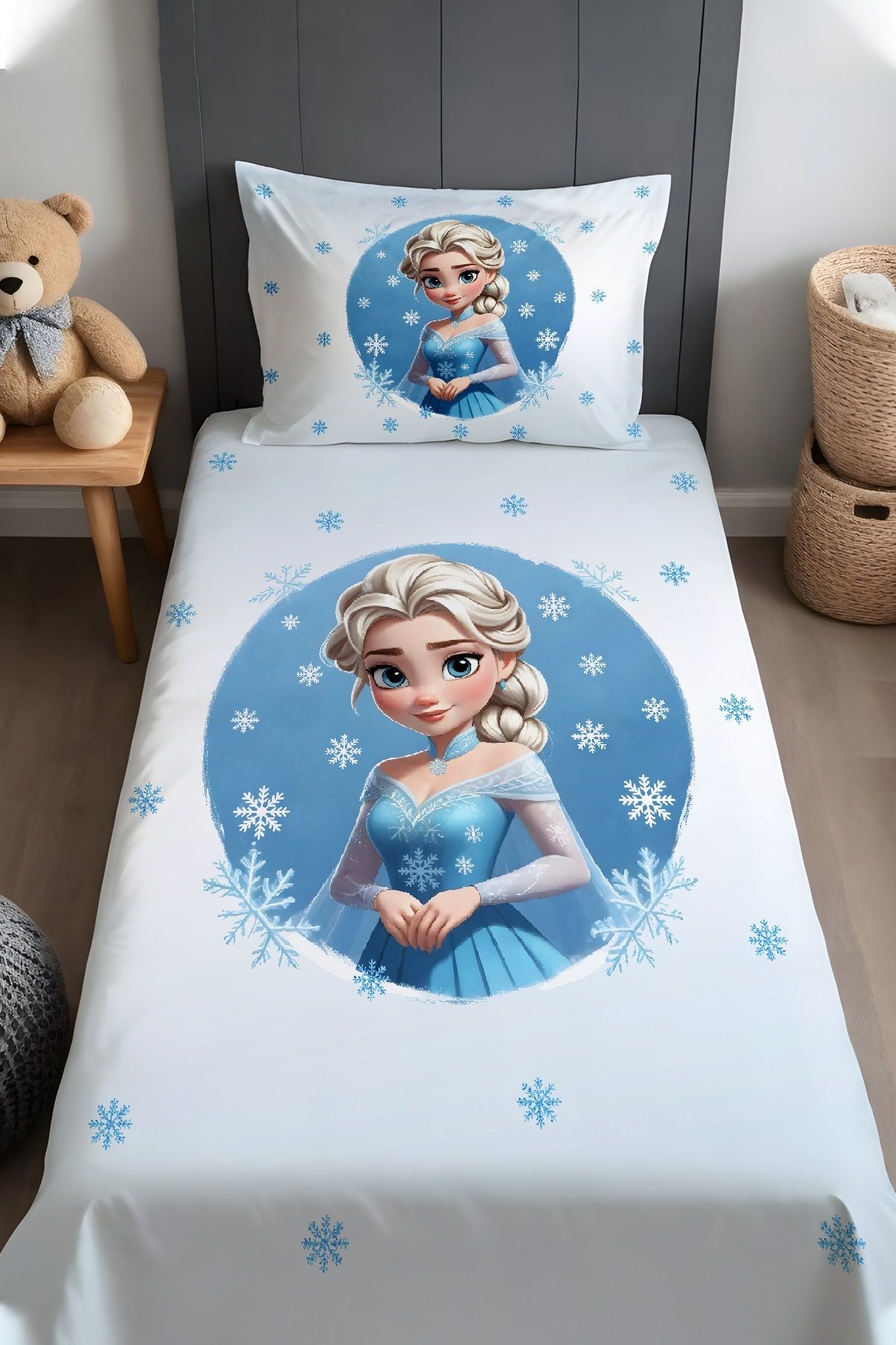 Evpanya Mavi Küçük Elsa Desenli Yatak Örtüsü ve Yastık Kılıfı