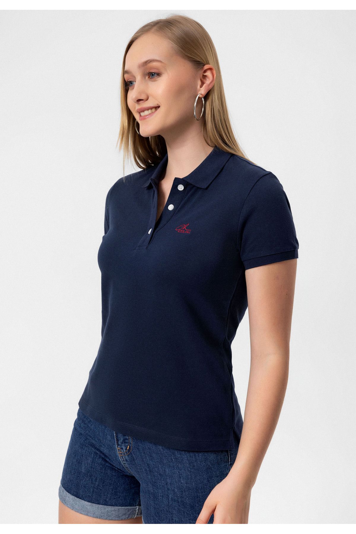 COOLHILL Kadın Regular Kalıp %100 Pamuk Göğüs Nakışlı Polo Yaka T-Shirt