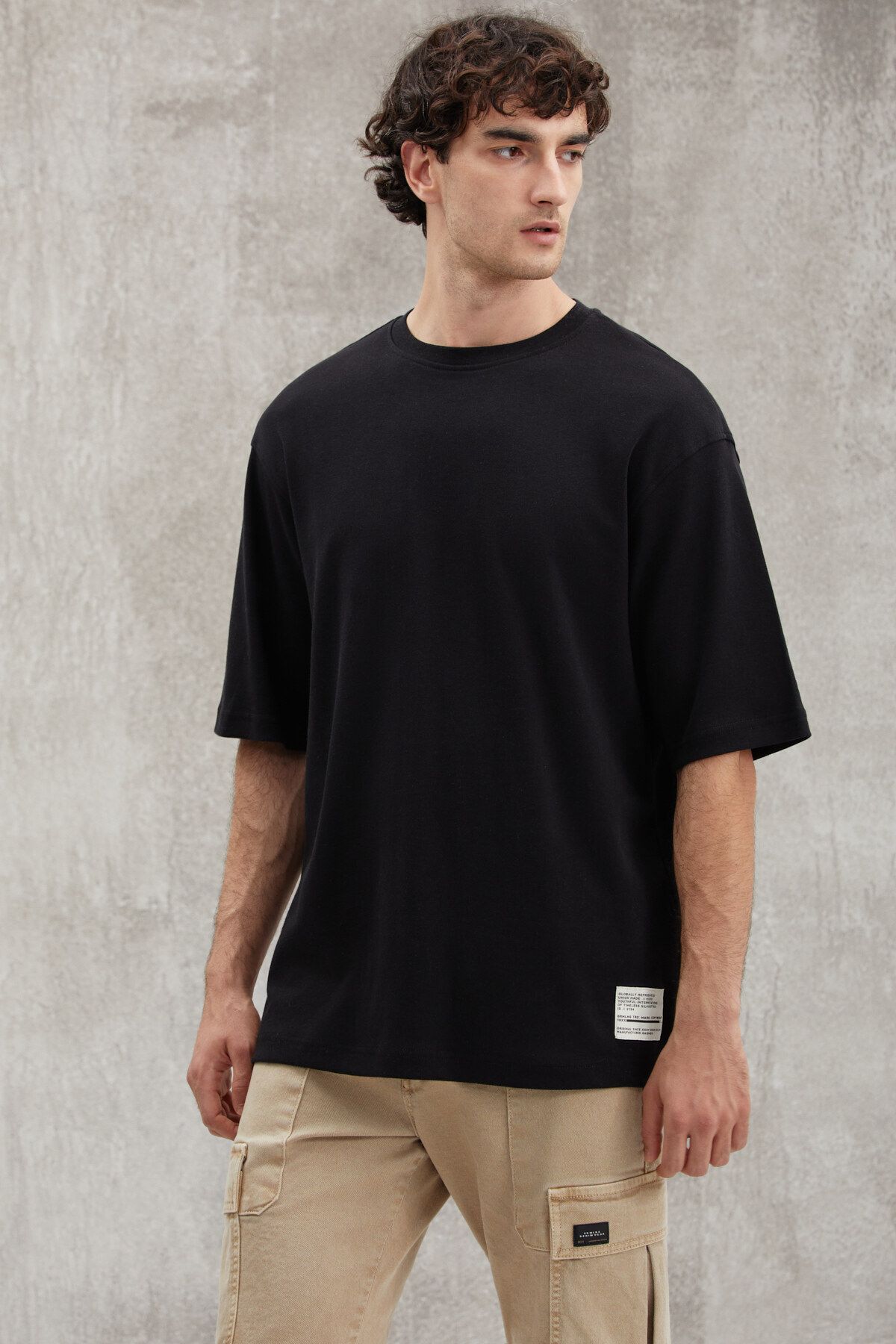 GRIMELANGE Joel Erkek Oversize Fit Özel Dokulu Kalın Kumaşlı Büyük Süs Etiketli Siyah T-shirt