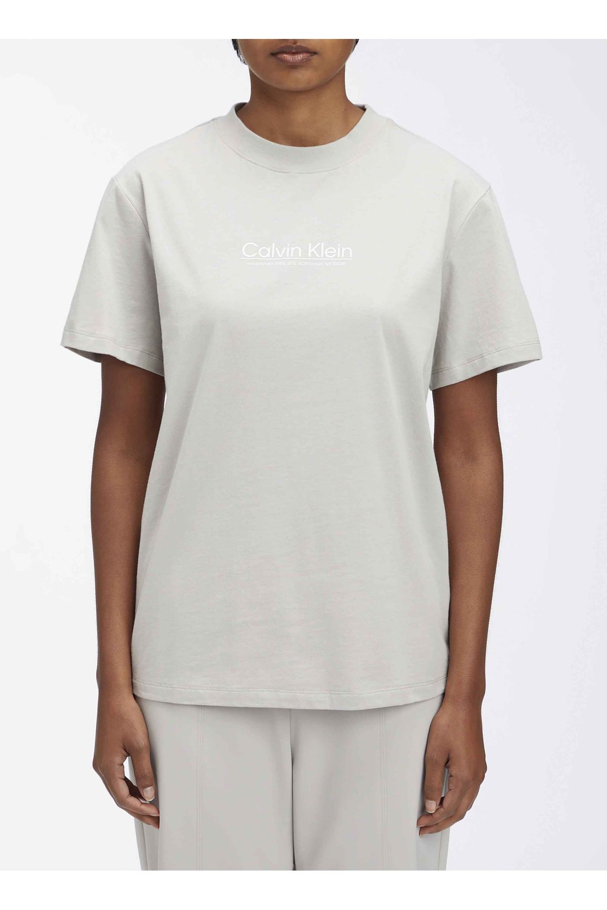 Calvin Klein Bisiklet Yaka Düz Açık Gri Kadın T-Shirt COORDINATES REGULAR T-SHIRT SS