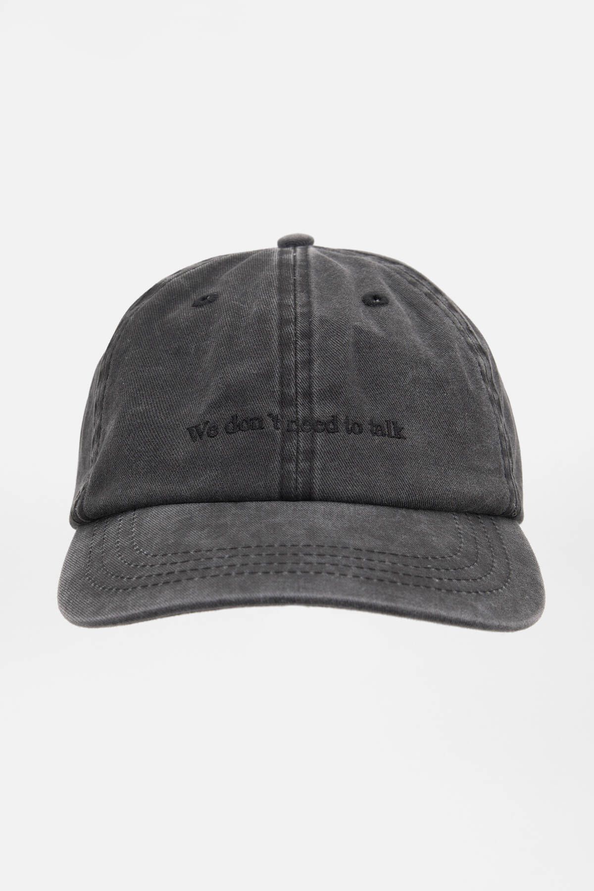 Pull & Bear Soluk efektli ve işlemeli siyah şapka