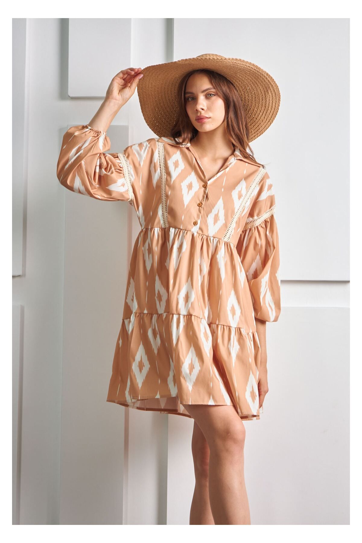 Tiffany Tomato Dantel Detaylı Fırfırlı Elbise-Camel