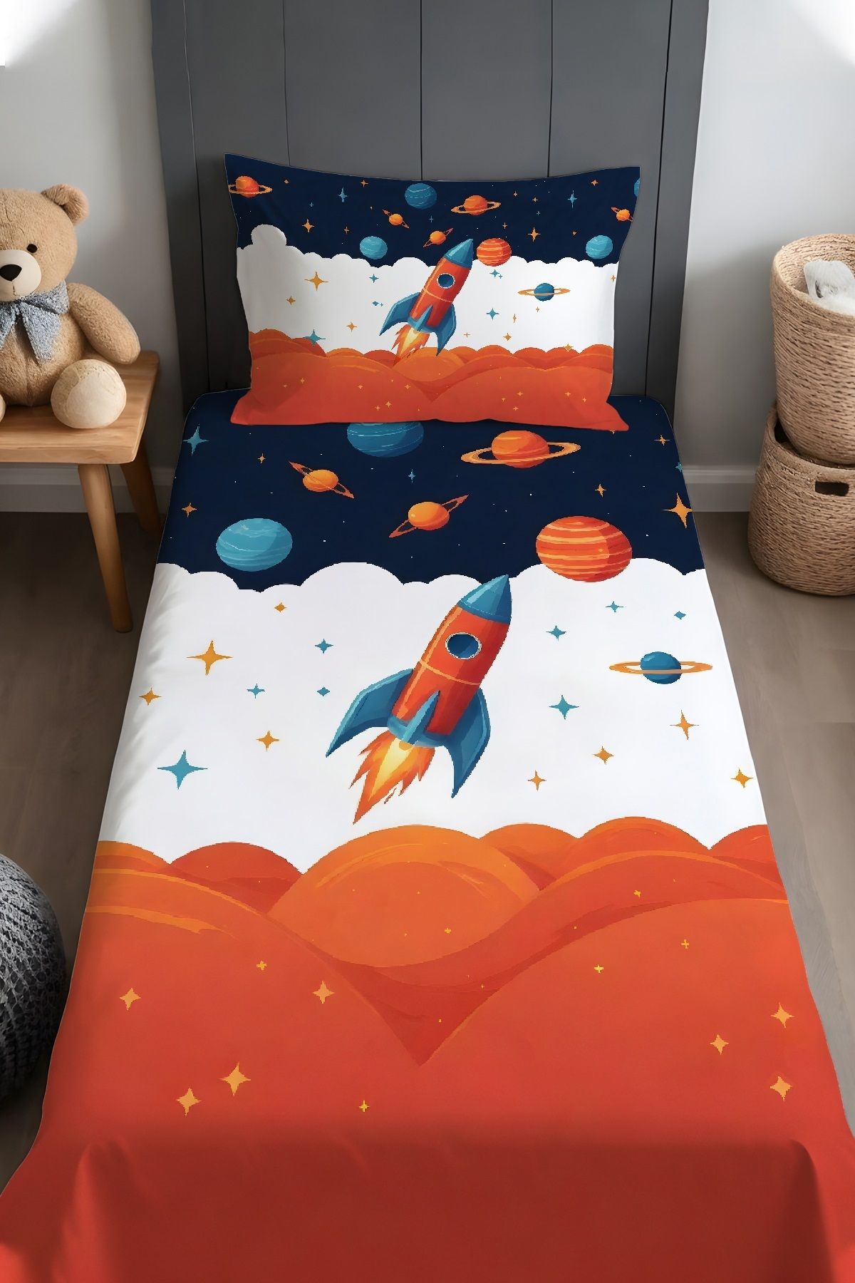 Evpanya Lacivert Kırmızı Uzay Desenli Yatak Örtüsü ve Yastık Kılıfı