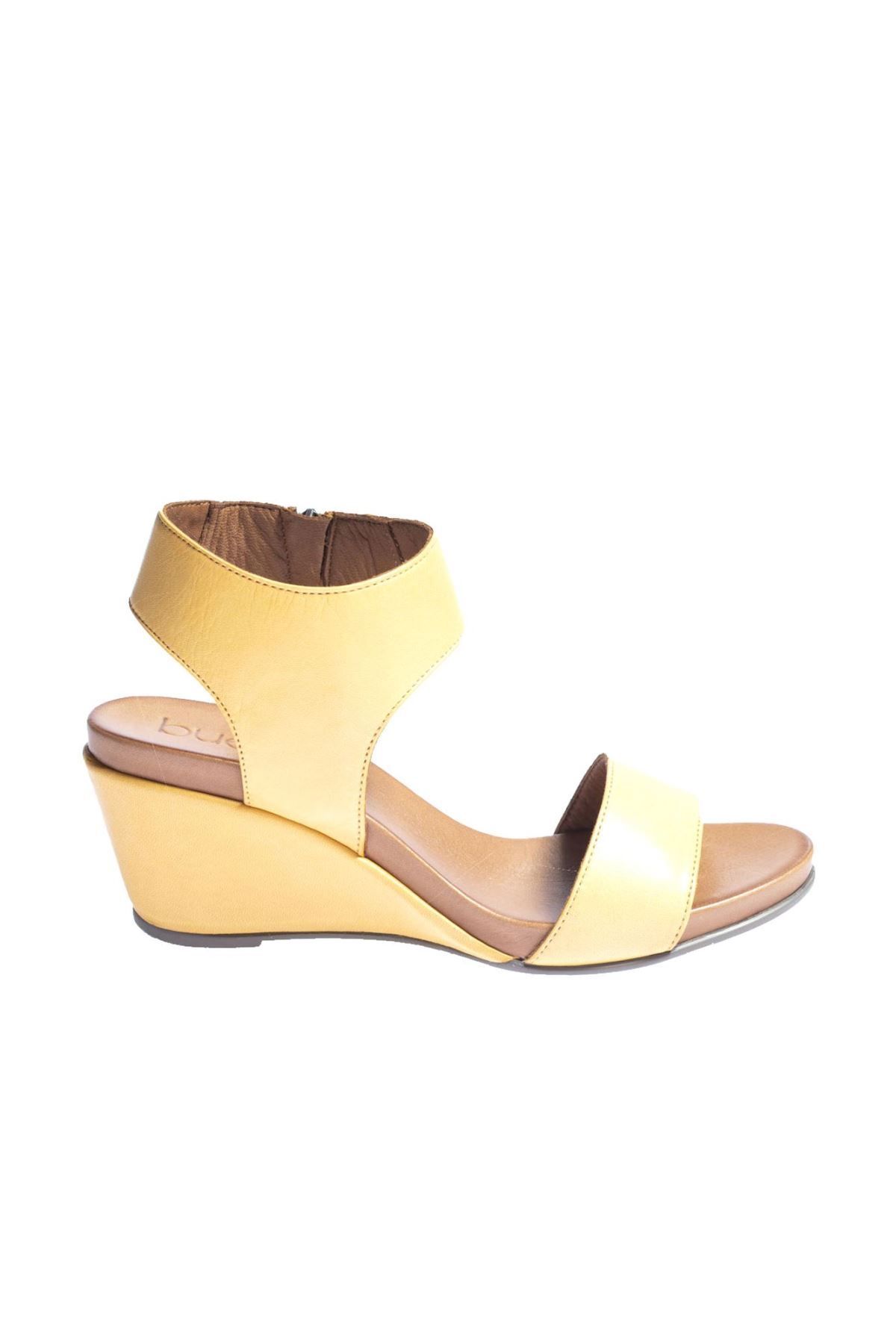 BUENO Shoes Sarı Deri Kadın Dolgu Topuklu Sandalet