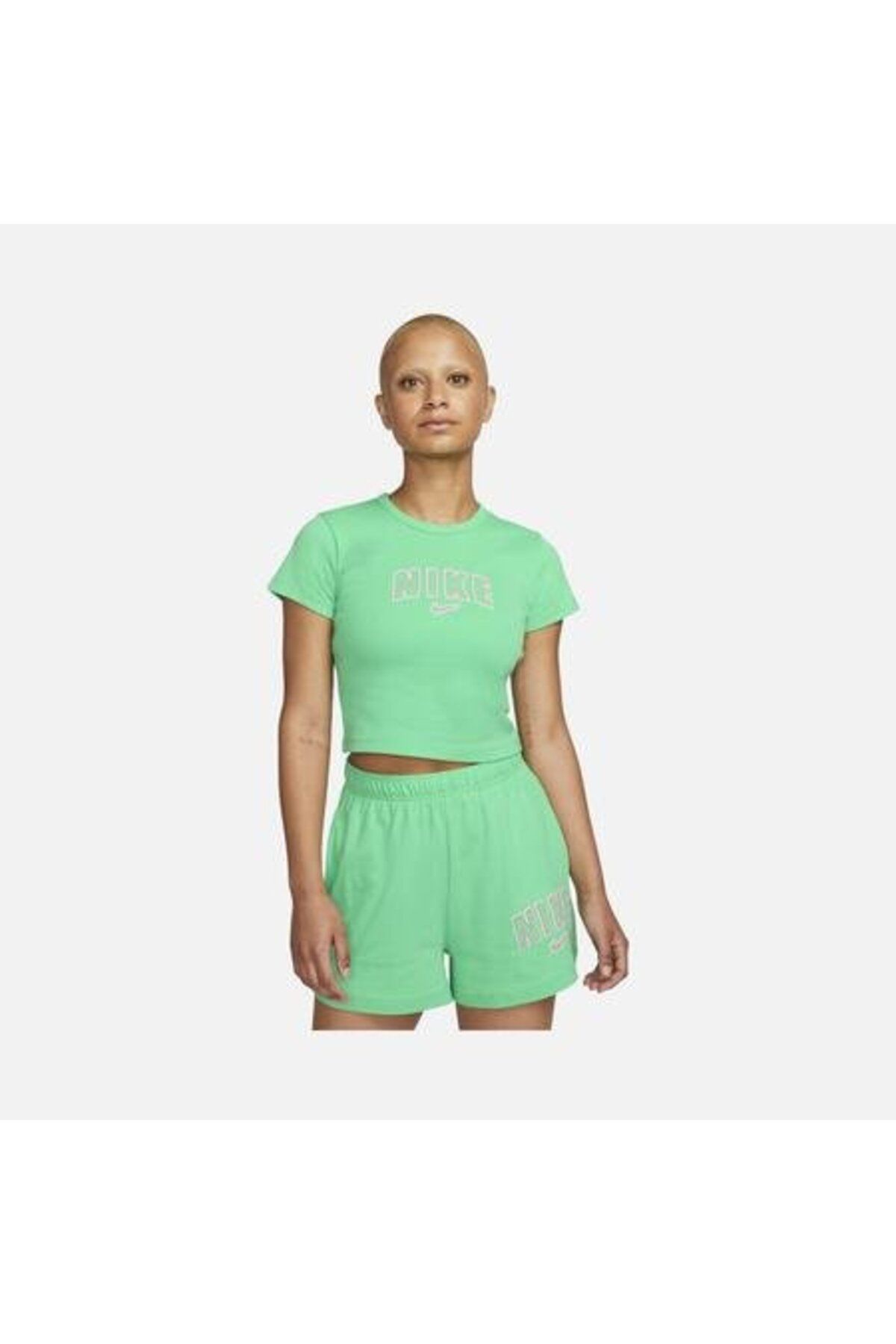 Nike Sportswear Graphic Short-Sleeve Kadın Tişört FQ7165-363