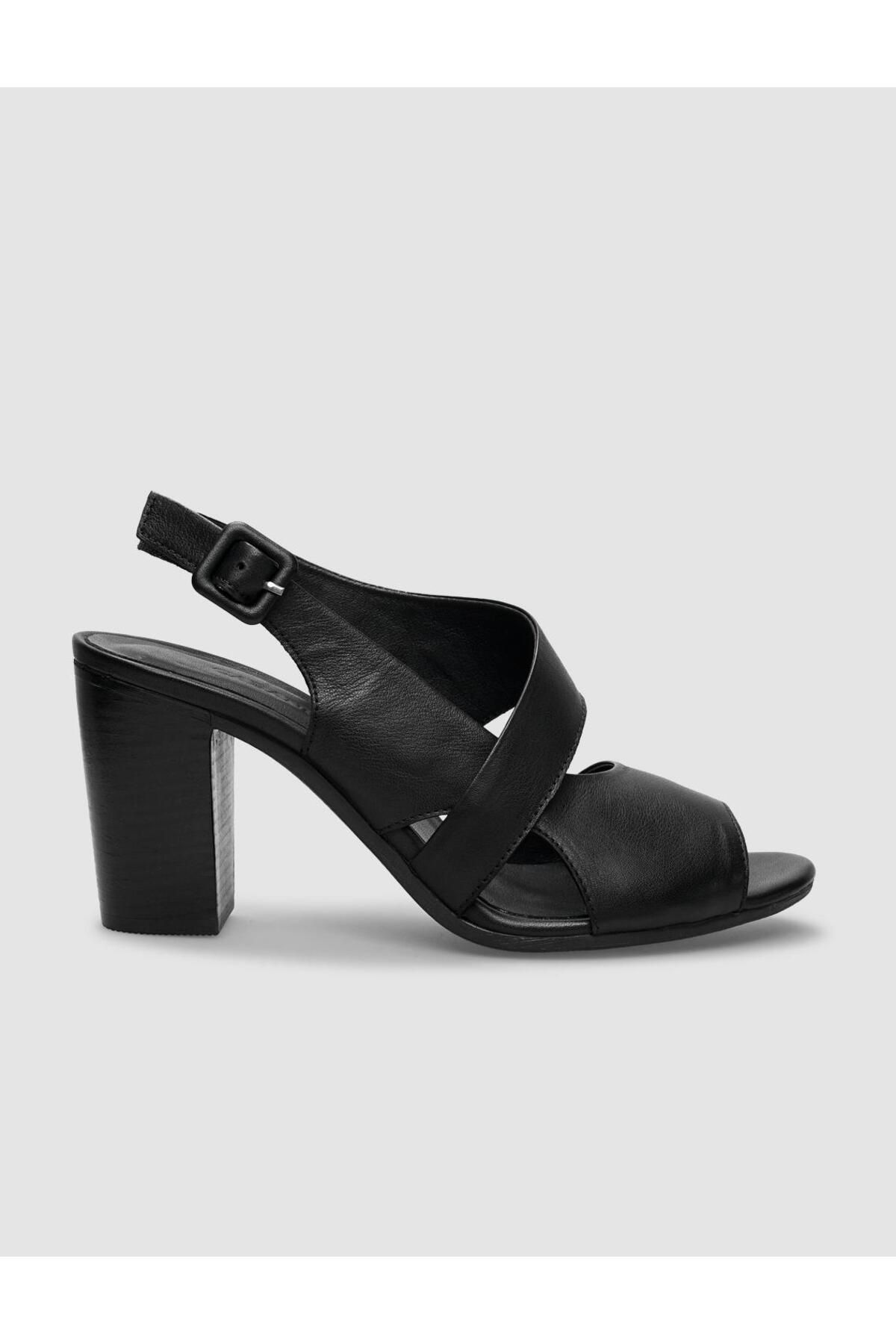 Cabani %100 Hakiki Deri Siyah Yandan Tokalı Kadın Topuklu Sandalet