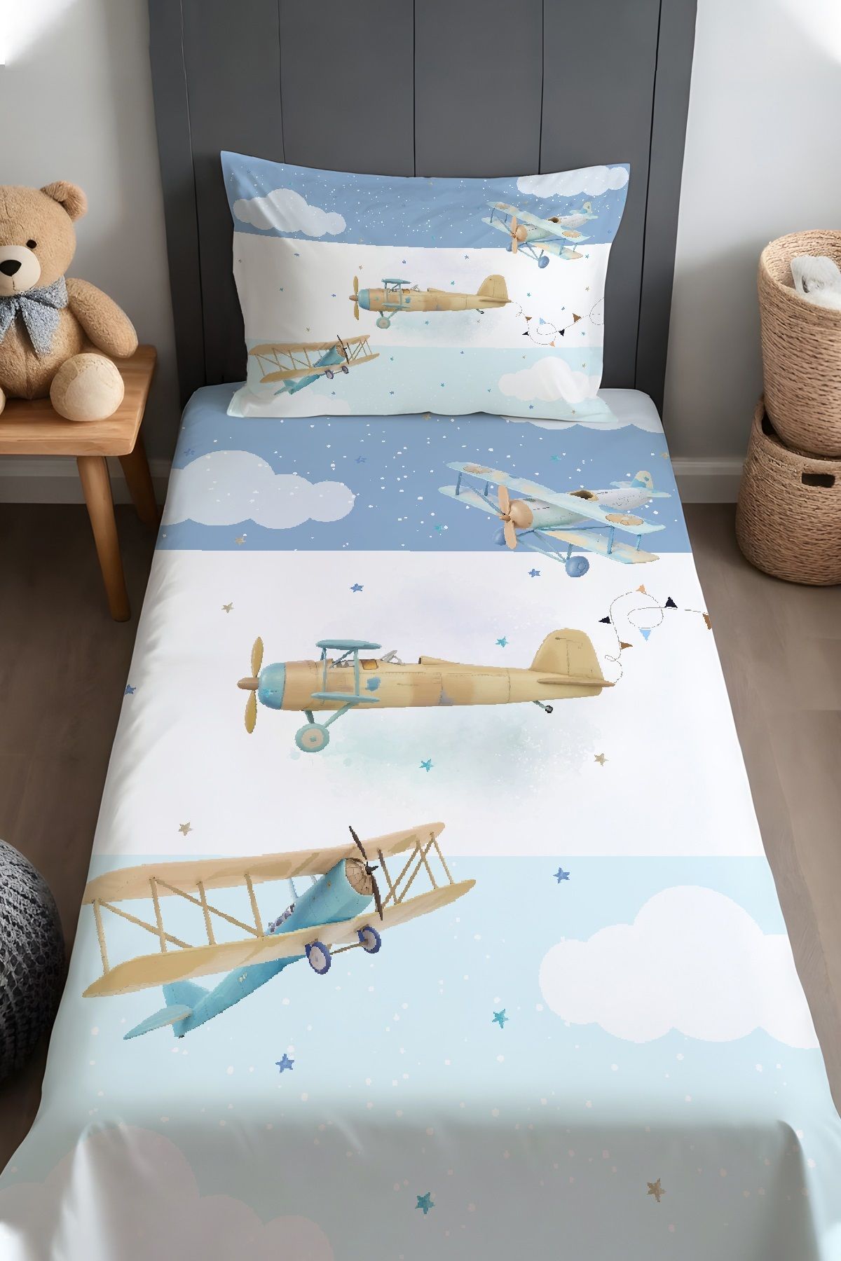 Evpanya Şeritli Mavi Uçaklar Desenli Yatak Örtüsü ve Yastık Kılıfı