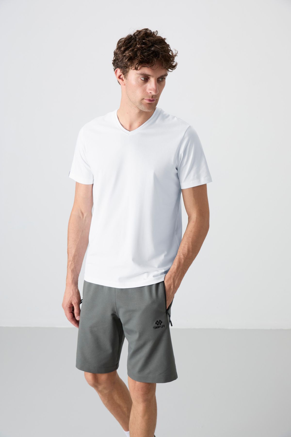 TOMMY LIFE Beyaz Erkek Basic Kısa Kol Standart Kalıp V Yaka T-shirt - 87912