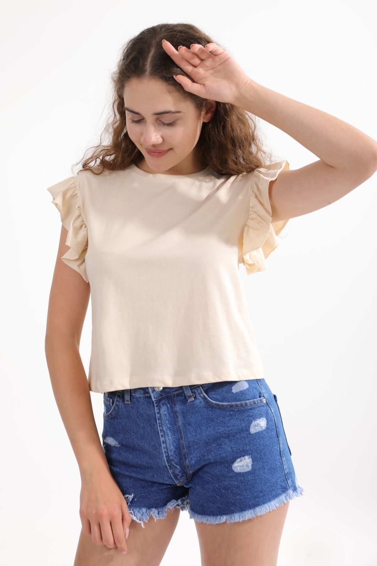 MD trend Kadın Bej Volan Detaylı Pamuklu Basic Crop Tshirt