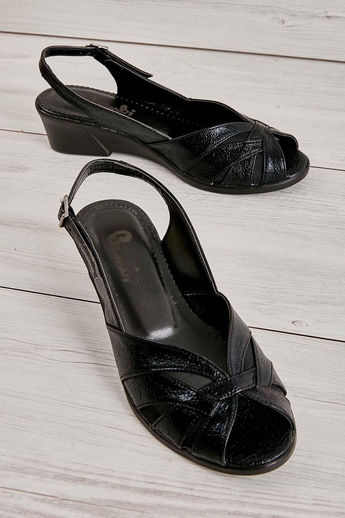 Bambi Siyah Kadın Dolgu Topuklu Ayakkabı L0517801709