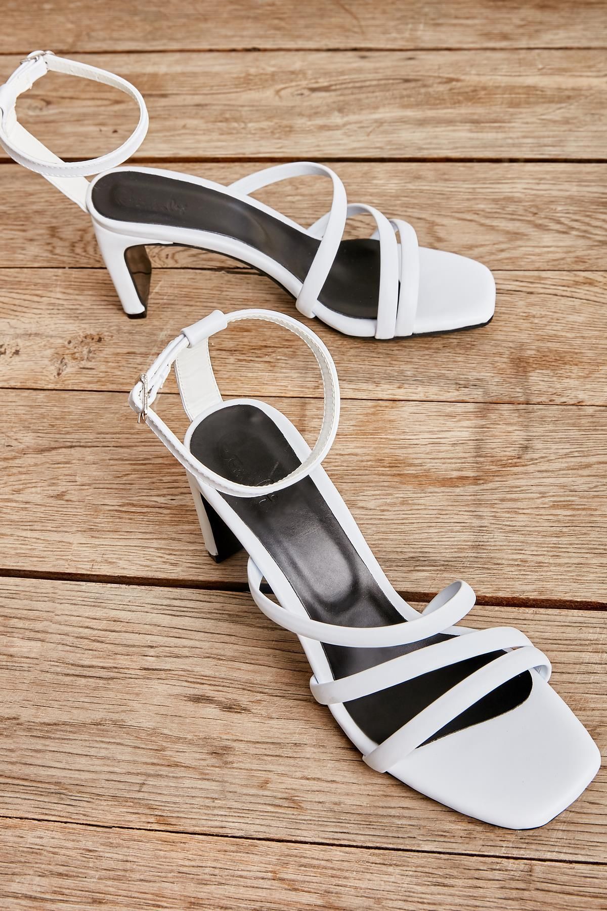 Bambi Beyaz Kadın Klasik Topuklu Ayakkabı K01575000709