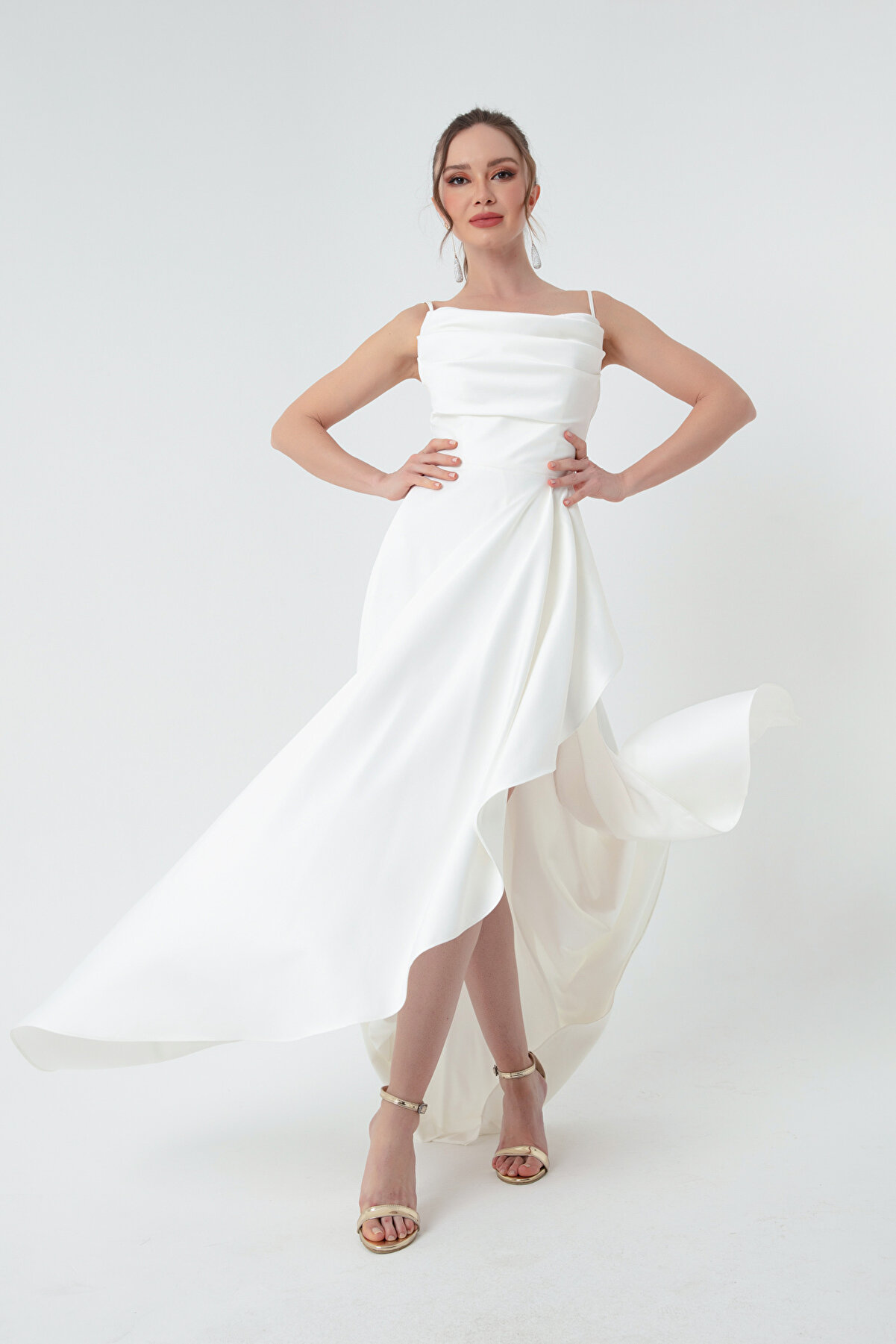 Lafaba Kadın Beyaz Volanlı Yırtmaçlı Saten Abiye & Mezuniyet Elbisesi