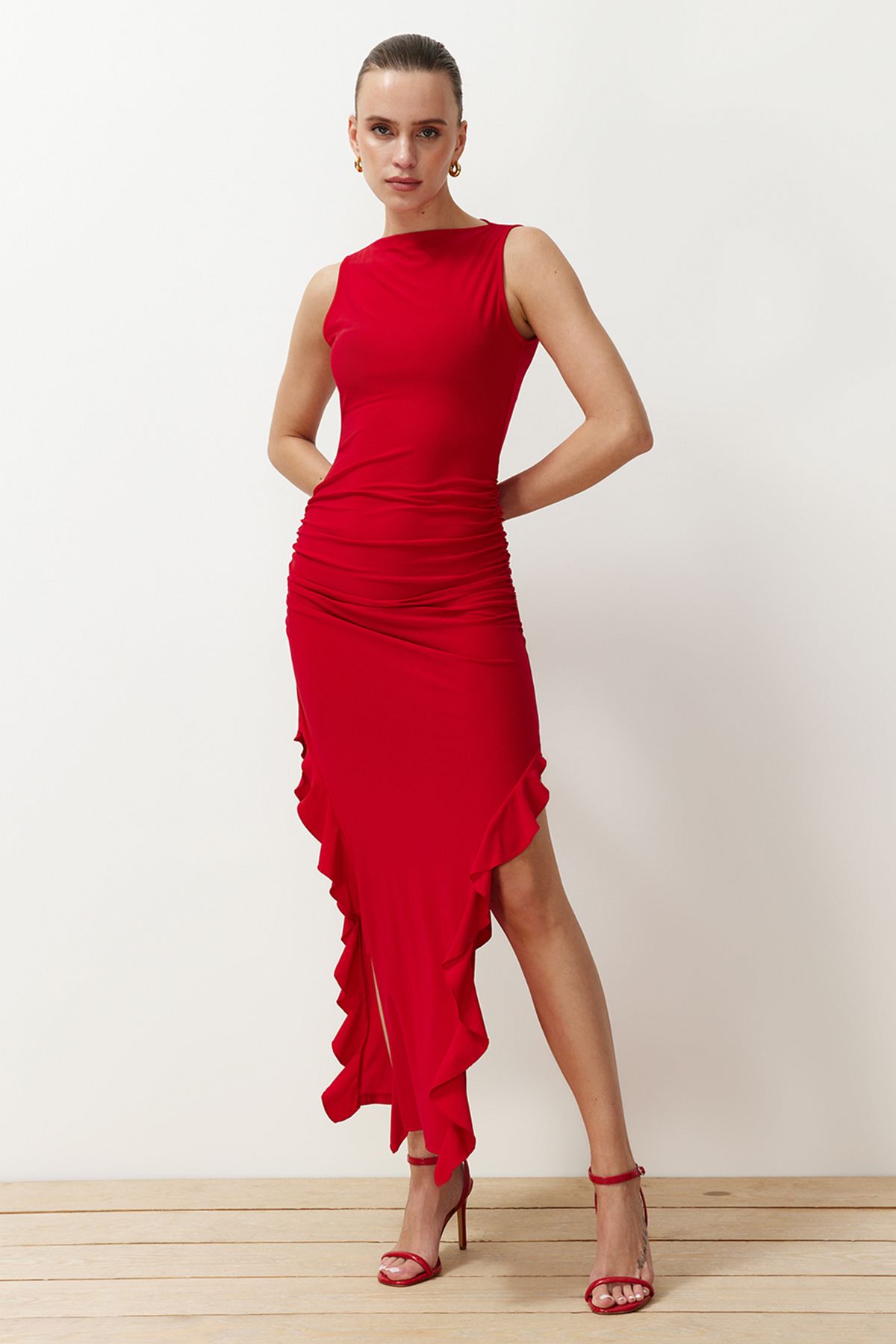 TRENDYOLMİLLA Kırmızı Bodycone Yırtmaçlı Fırfır Detaylı Esnek Kalın Sandy Maxi Kalem Elbise TWOSS24EL00688