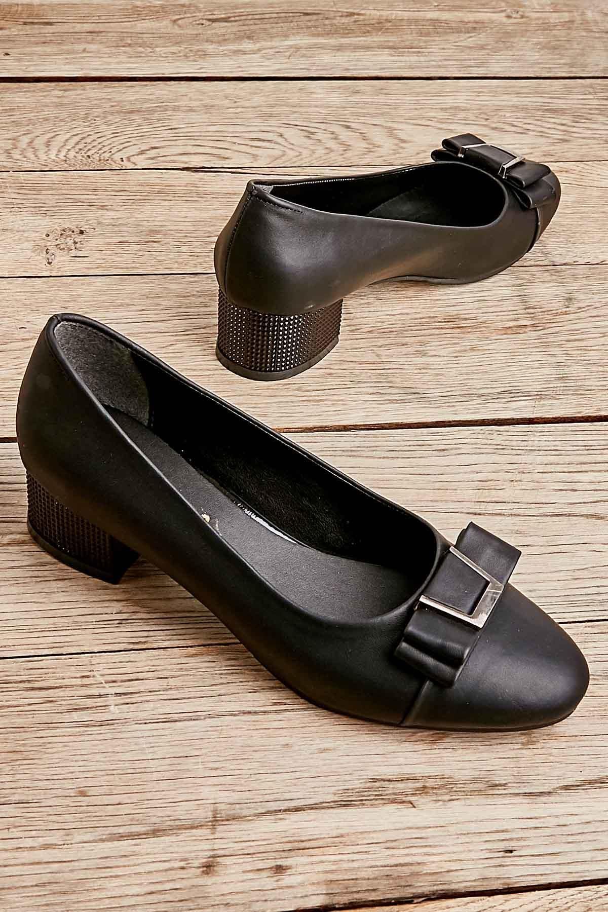 Bambi Siyah Kadın Klasik Topuklu Ayakkabı L0501477409