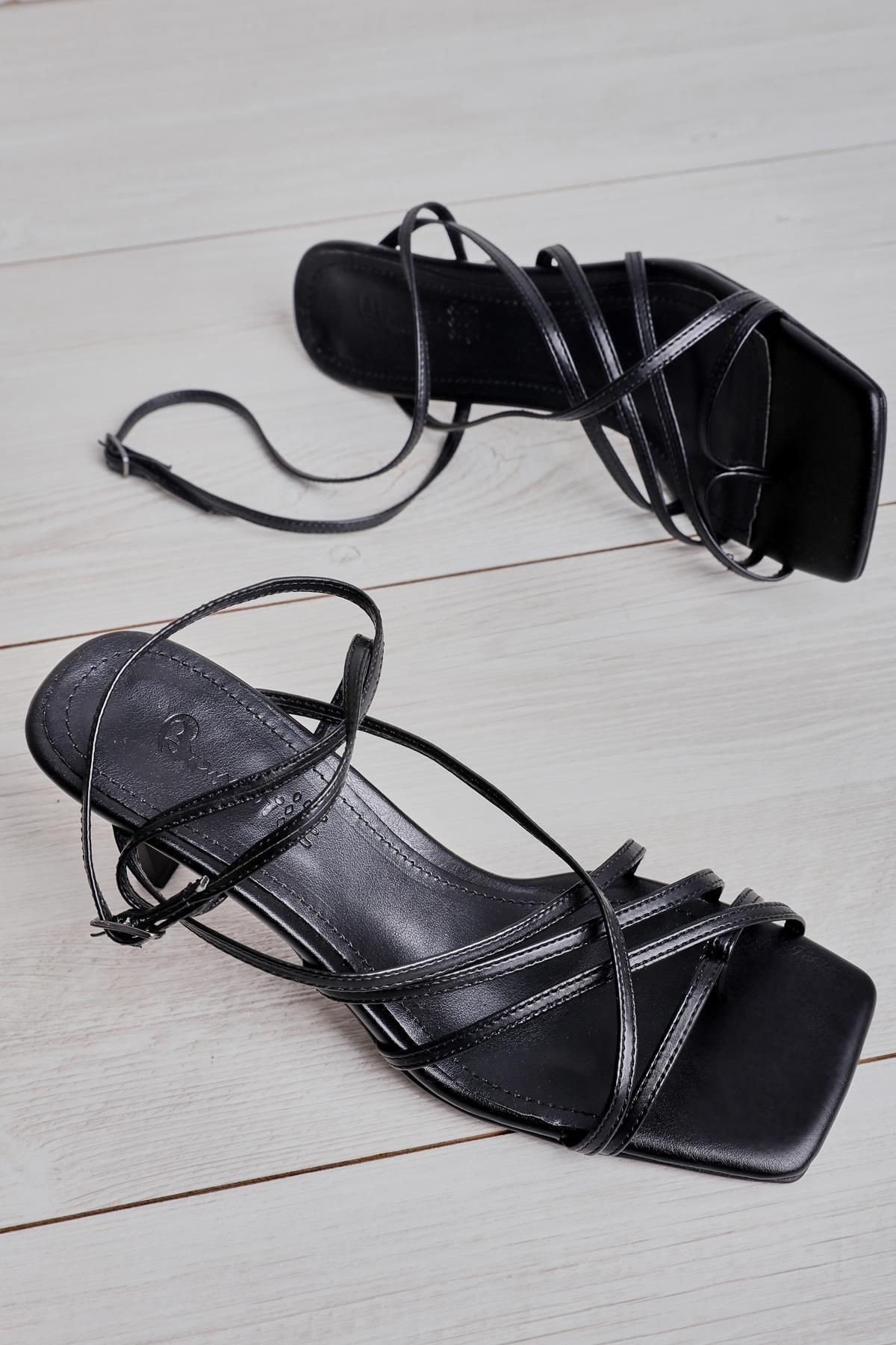 Bambi Siyah Kadın Klasik Topuklu Ayakkabı K05503530309