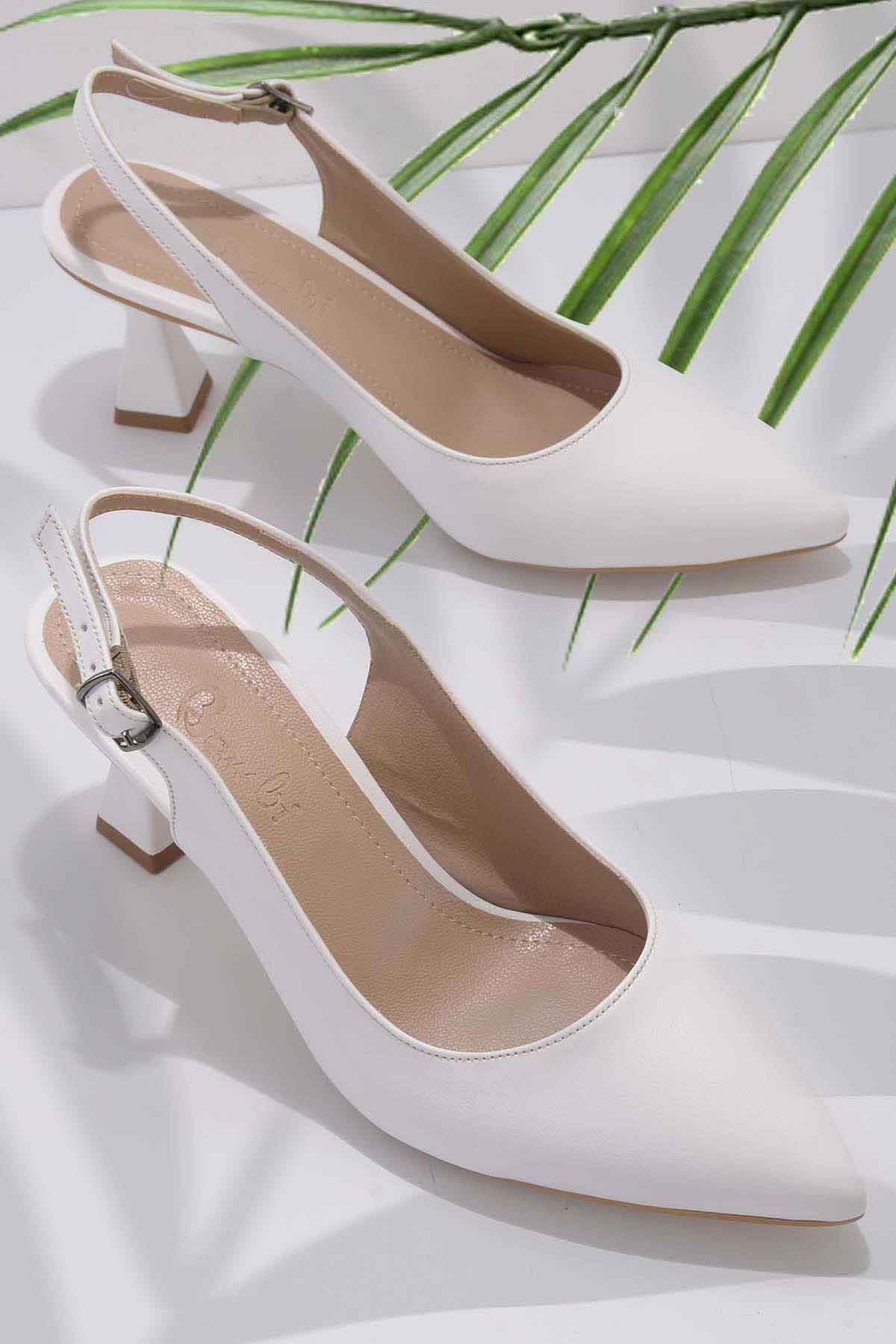 Bambi Beyaz Kadın Klasik Topuklu Ayakkabı K01840500009