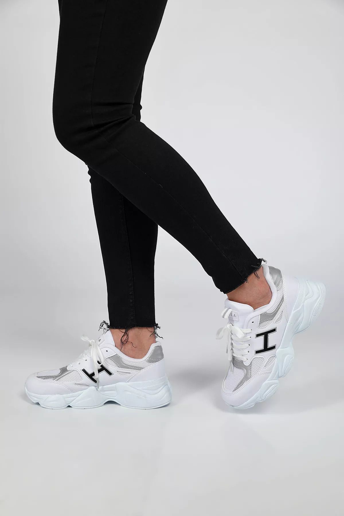 Julude Beyaz Bağcıklı Yüksek Taban Günlük Kadın Spor Ayakkabı