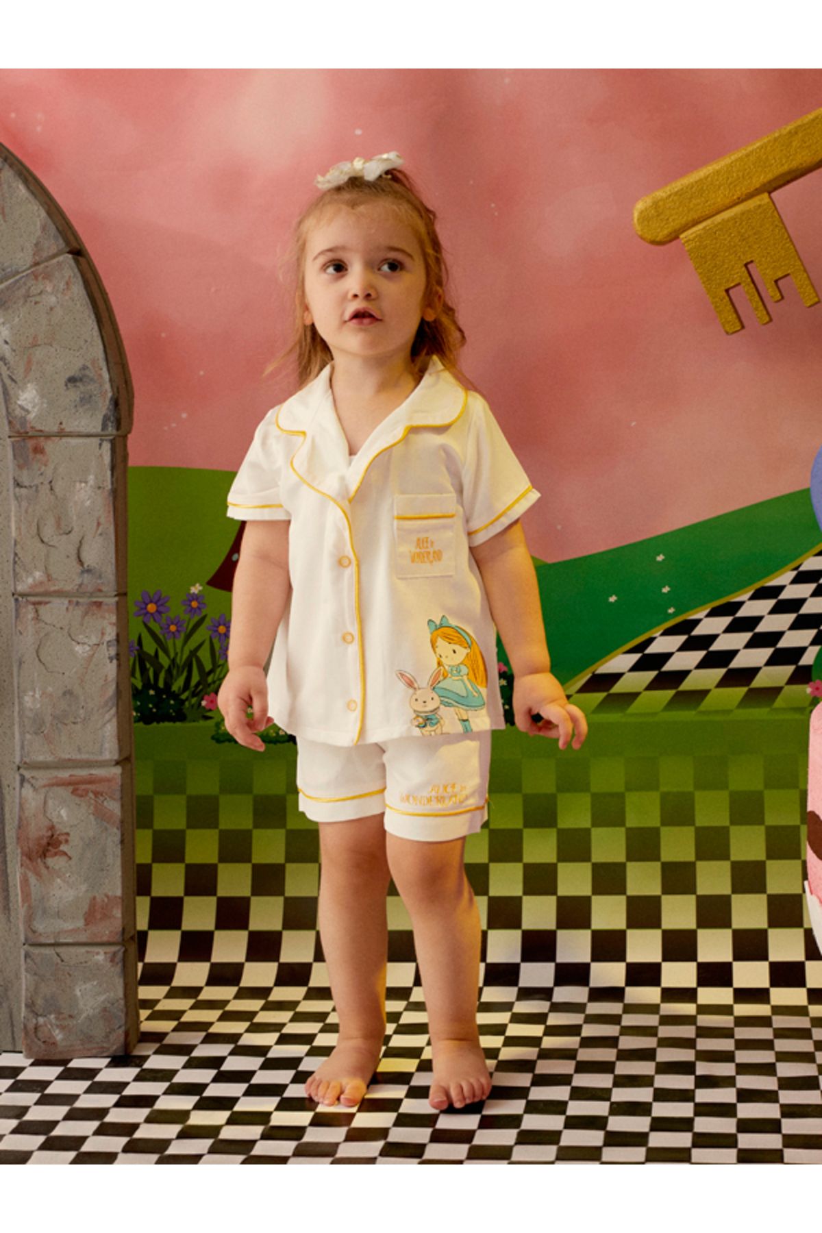 Maya And Luca Alice Desenli Beyaz Pijama Takımı