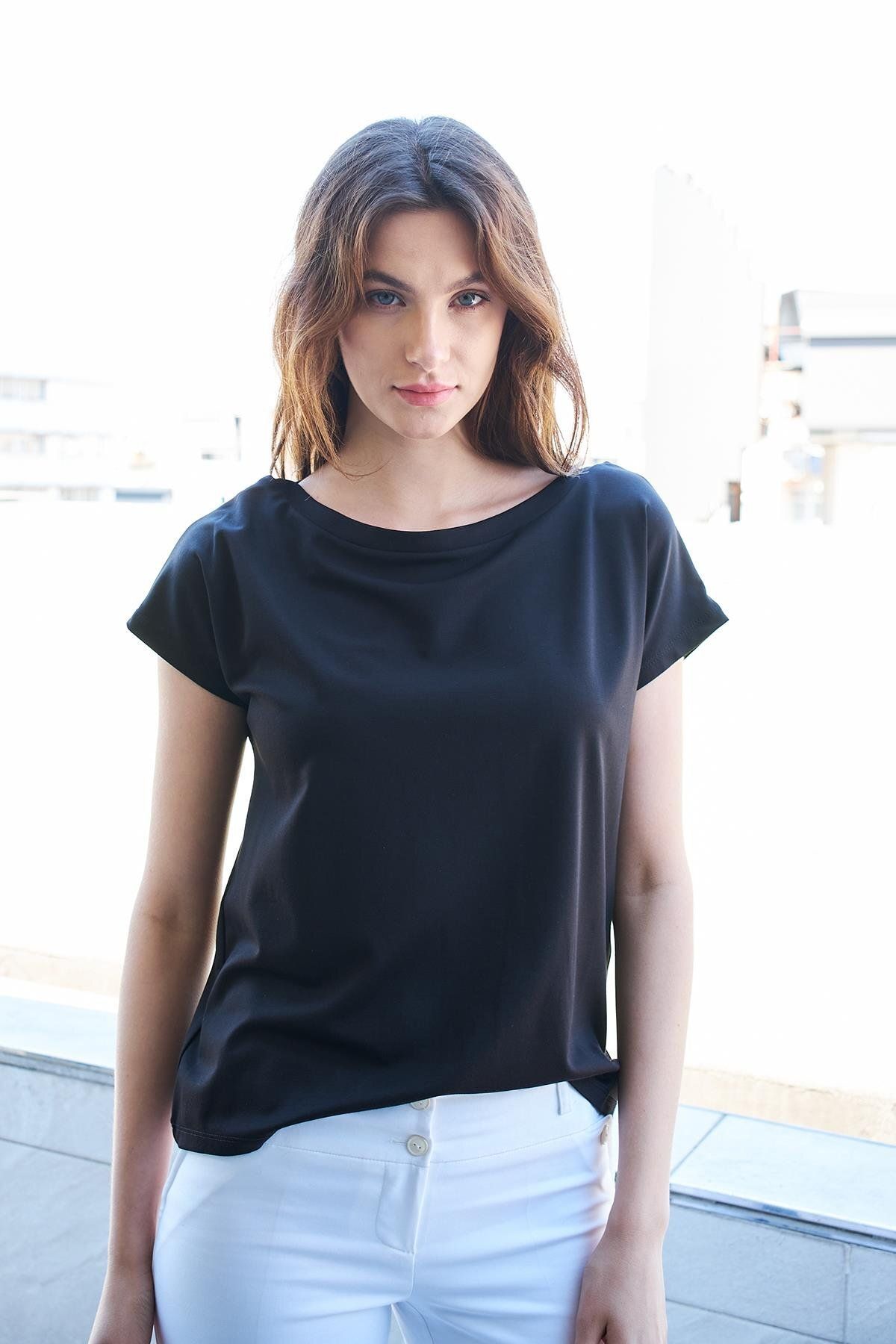 Jument Kadın Kayık Yaka Düşük Omuzlu Kırışmaz Span Karışımlı Şık T-shirt Bluz-Siyah