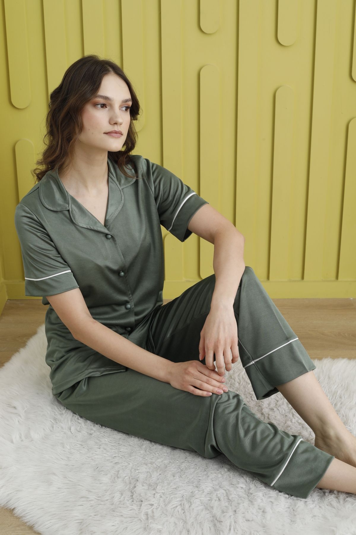 The LUXE Kadın Yeşil Kısa Kollu Saten Yumuşak Doku Pijama Takımı