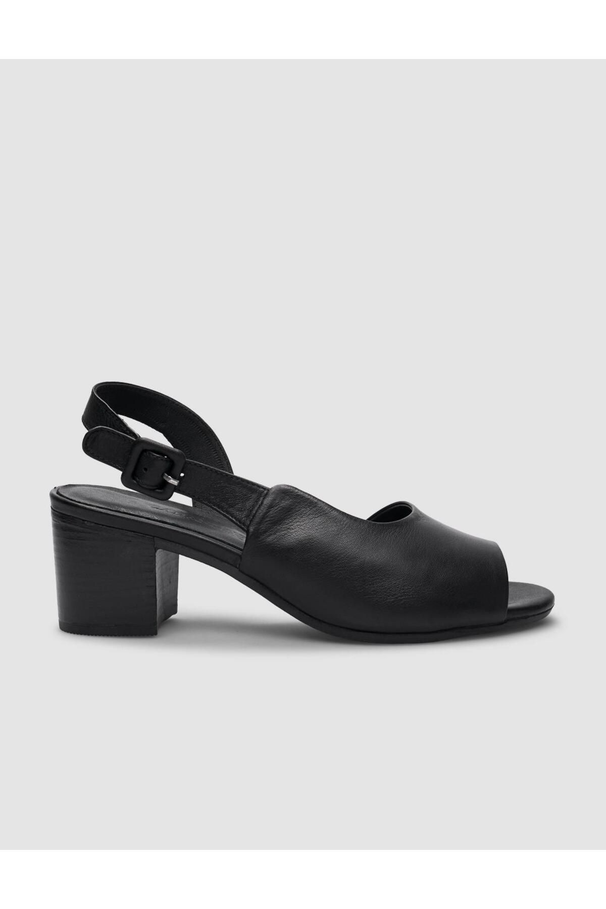 Cabani %100 Hakiki Deri Siyah Toka Detaylı Kadın Topuklu Sandalet