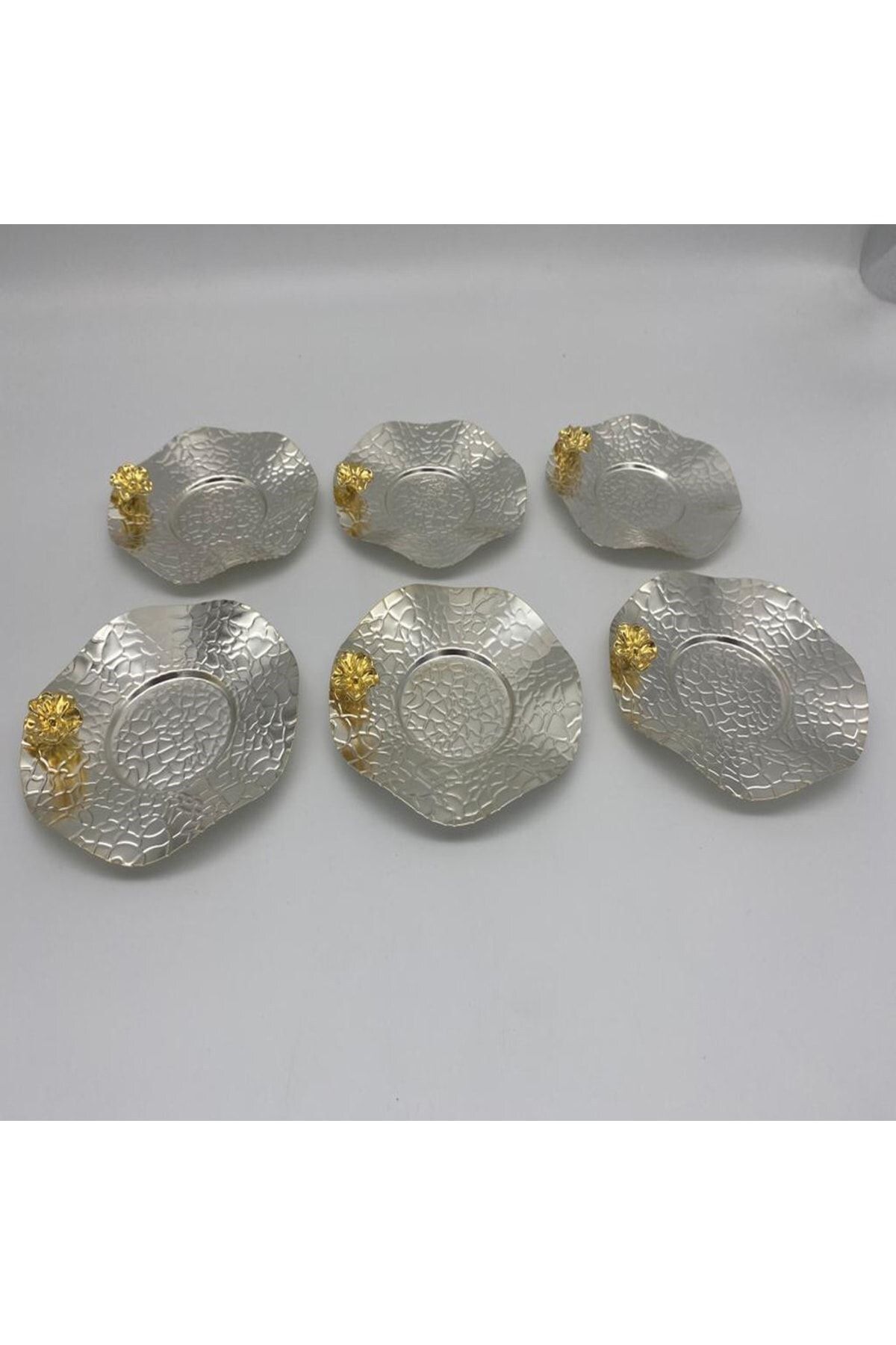 Fiyakalı Ürünler Atölyesi Dalgalı Model Çay Tabağı Çay Kahve Sunum Gümüş Serisi Çiçekli Aksesuar Altın Renkli Bardak Altlığı