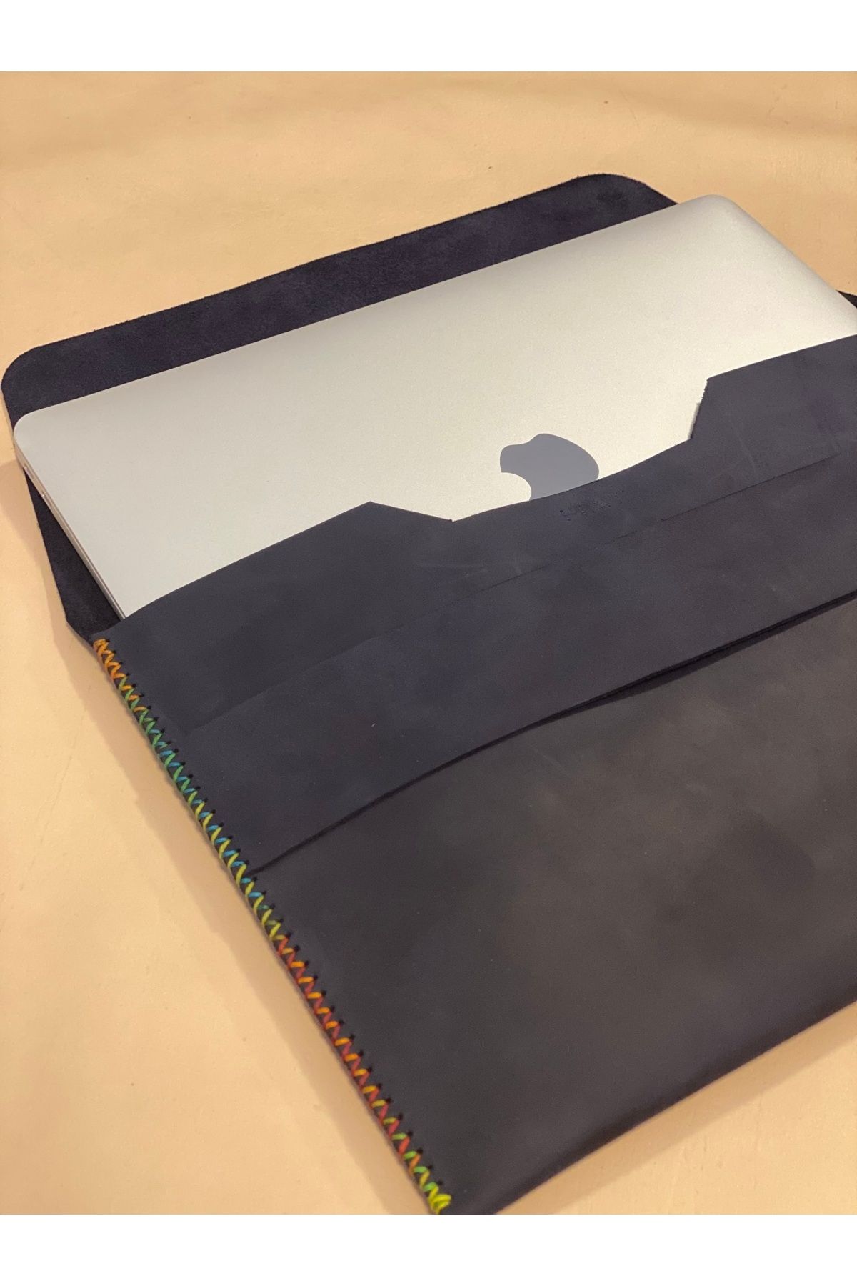 MAT Deri Macbook Çantası Lacivert 14 Inç Macbook Pro Uyumlu Nubuk Hakiki Deri Kılıf