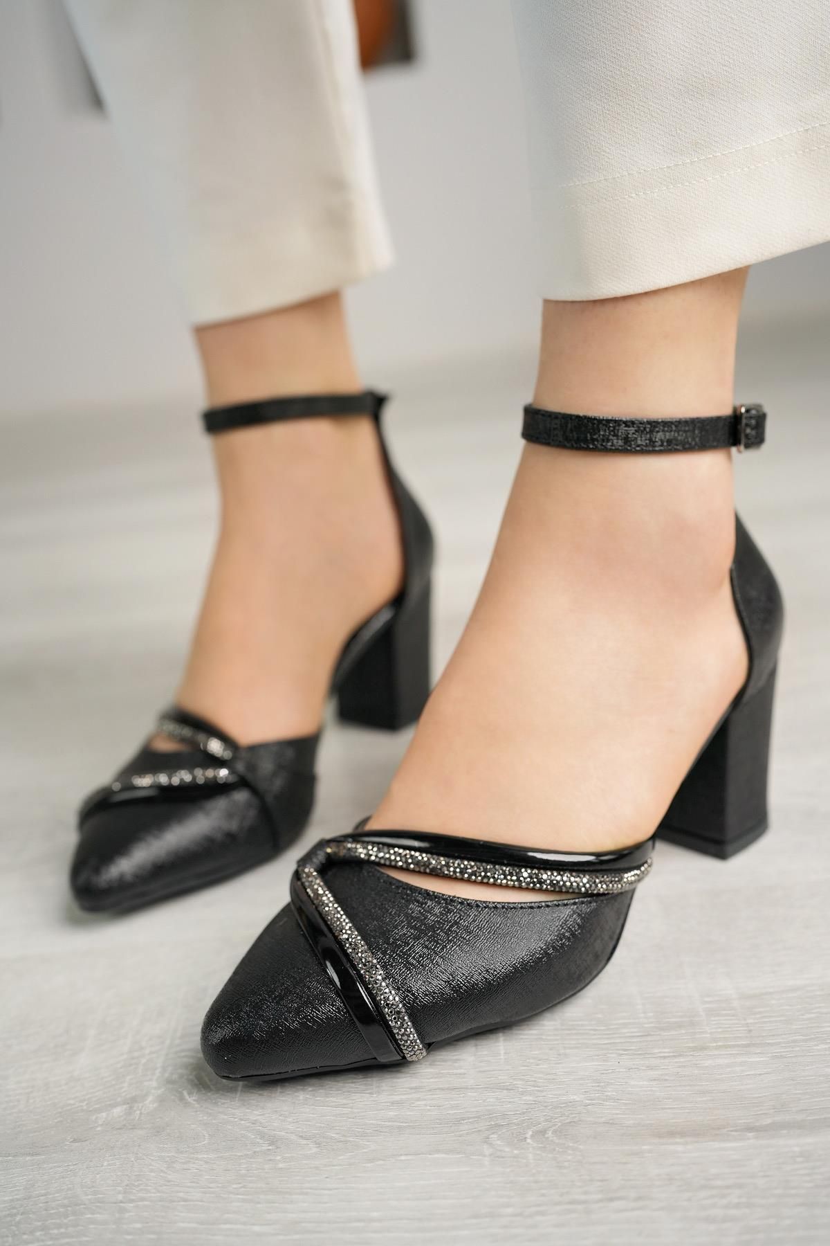 Nesil Shoes Desca 644 Siyah Nova Yanı Açık Taşlı Kadın Ayakkabı