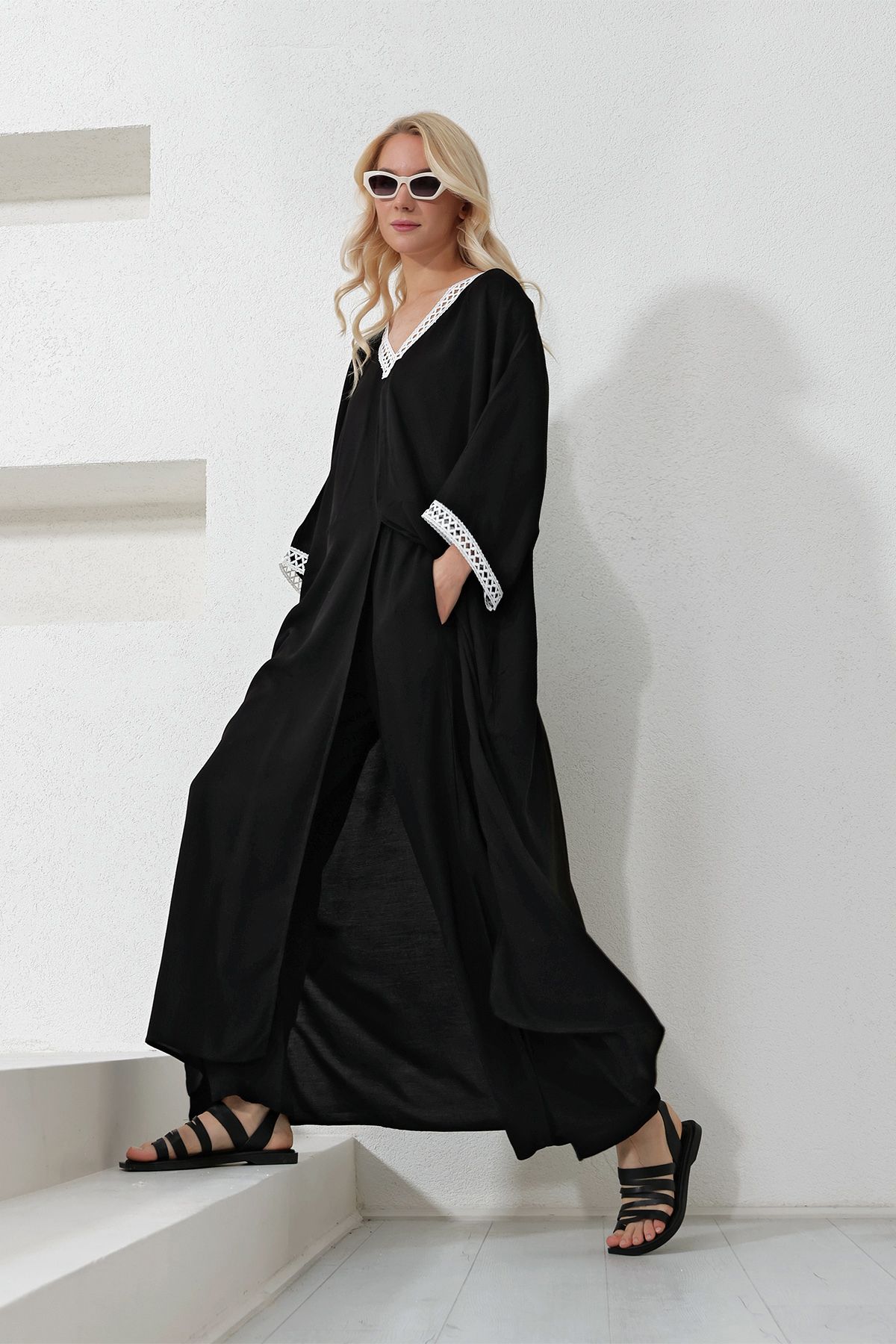 Trend Alaçatı Stili Kadın Siyah Yakası Ve Kolları Güpürlü Tunik Ve Pantolon Alt Üst Takım ALC-X11913