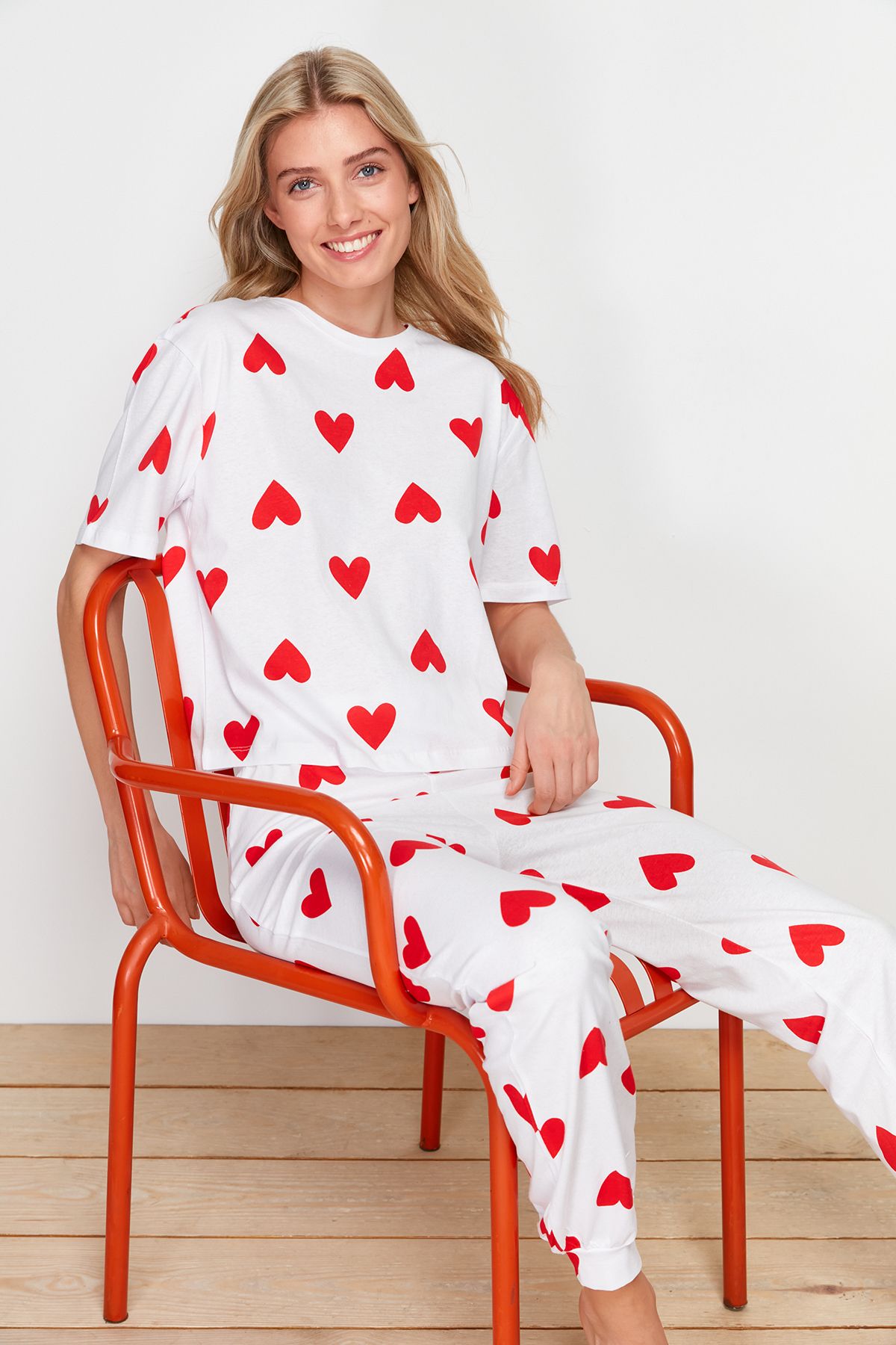 TRENDYOLMİLLA Beyaz 100% Pamuk Kalpli Örme Pijama Takımı THMSS24PT00336