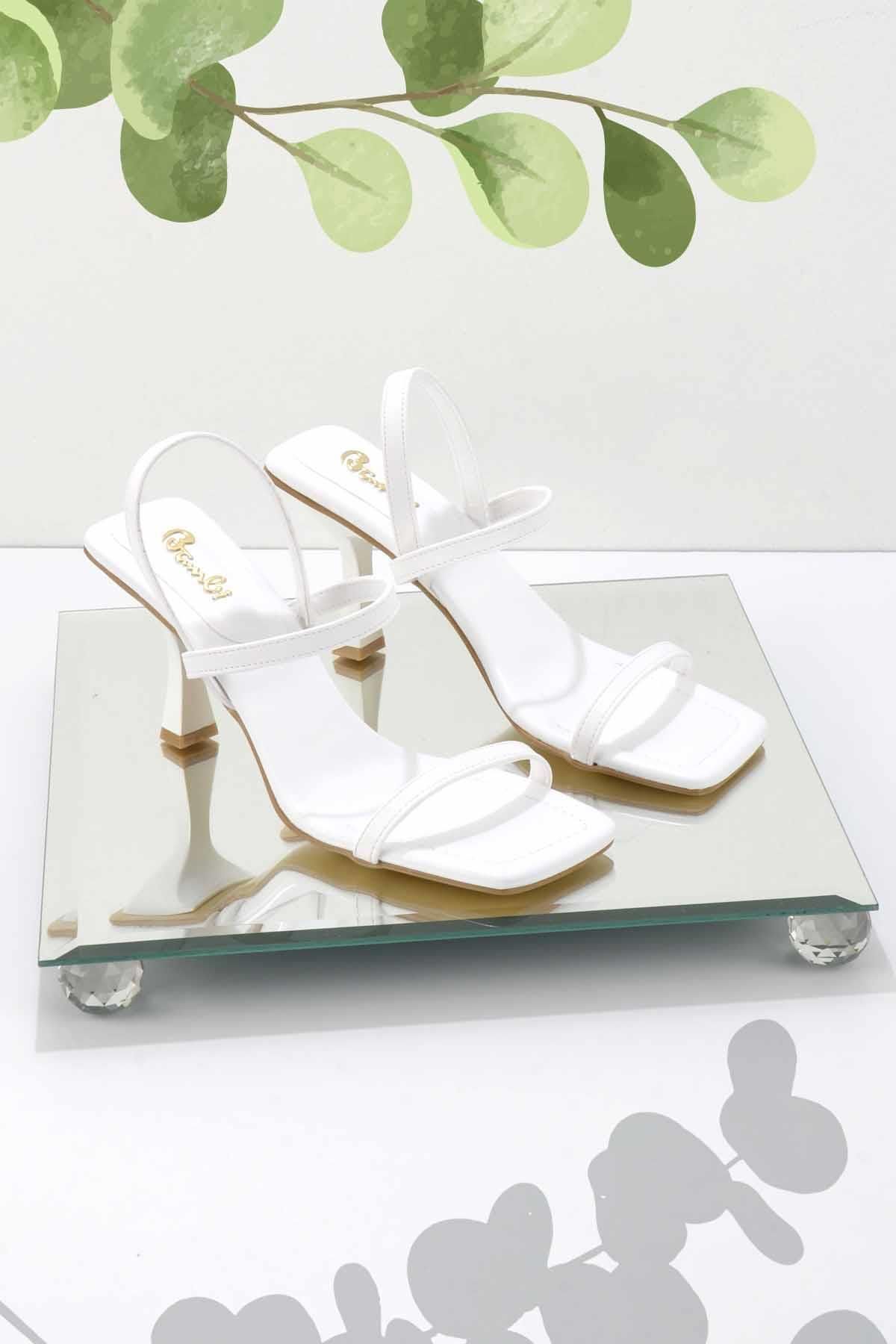 Bambi Beyaz Kadın Klasik Topuklu Ayakkabı K05156080009