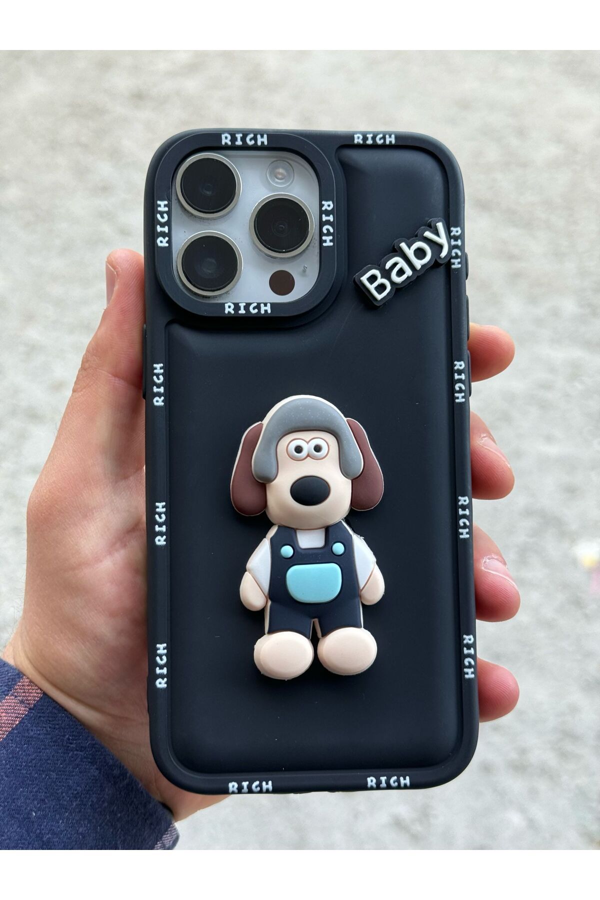 Sphone iPhone 13 Pro Kılıf Kabartmalı Çizgi Film Karakter Köpek Dog Emoji Baby Rich Pati Figür Renkli