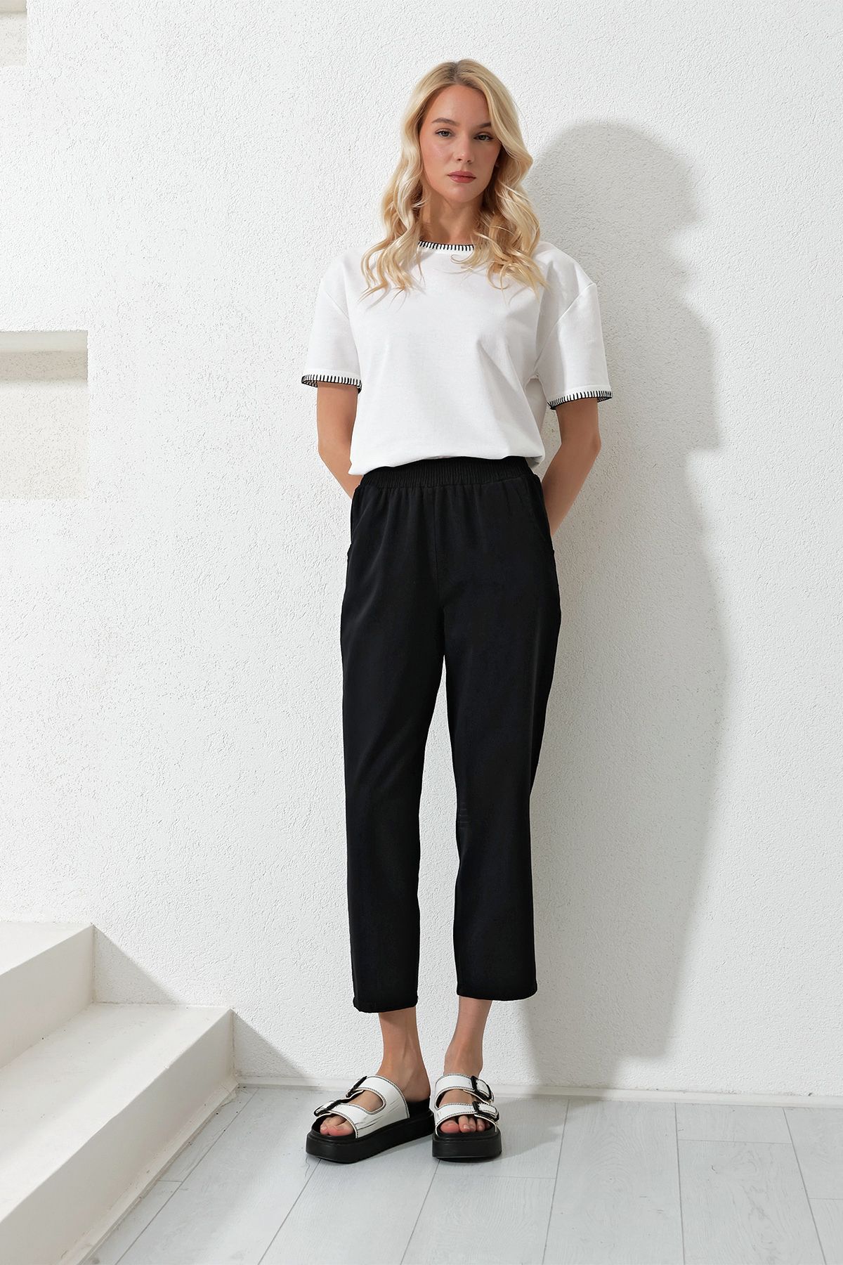 Trend Alaçatı Stili Kadın Siyah Beli Lastikli Çift Cepli Gabardin Pantolon ALC-X11938