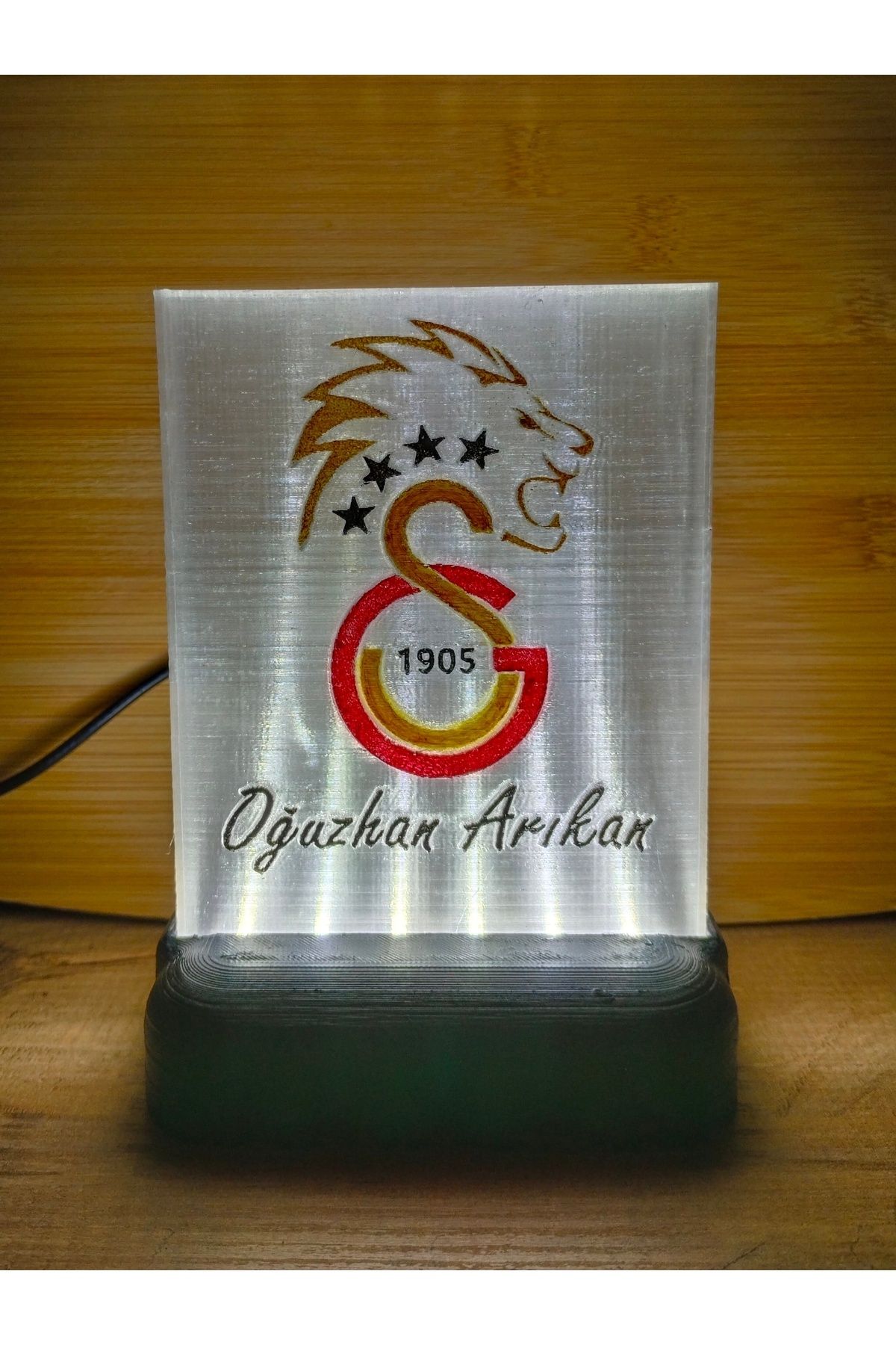 DÖNÜŞÜM ATÖLYESİ Kişiye Özel İsimli Galatasaray Taraftar Logolu Dekoratif Led Lamba Kablolu Adaptörlü Geri DönüşümPET