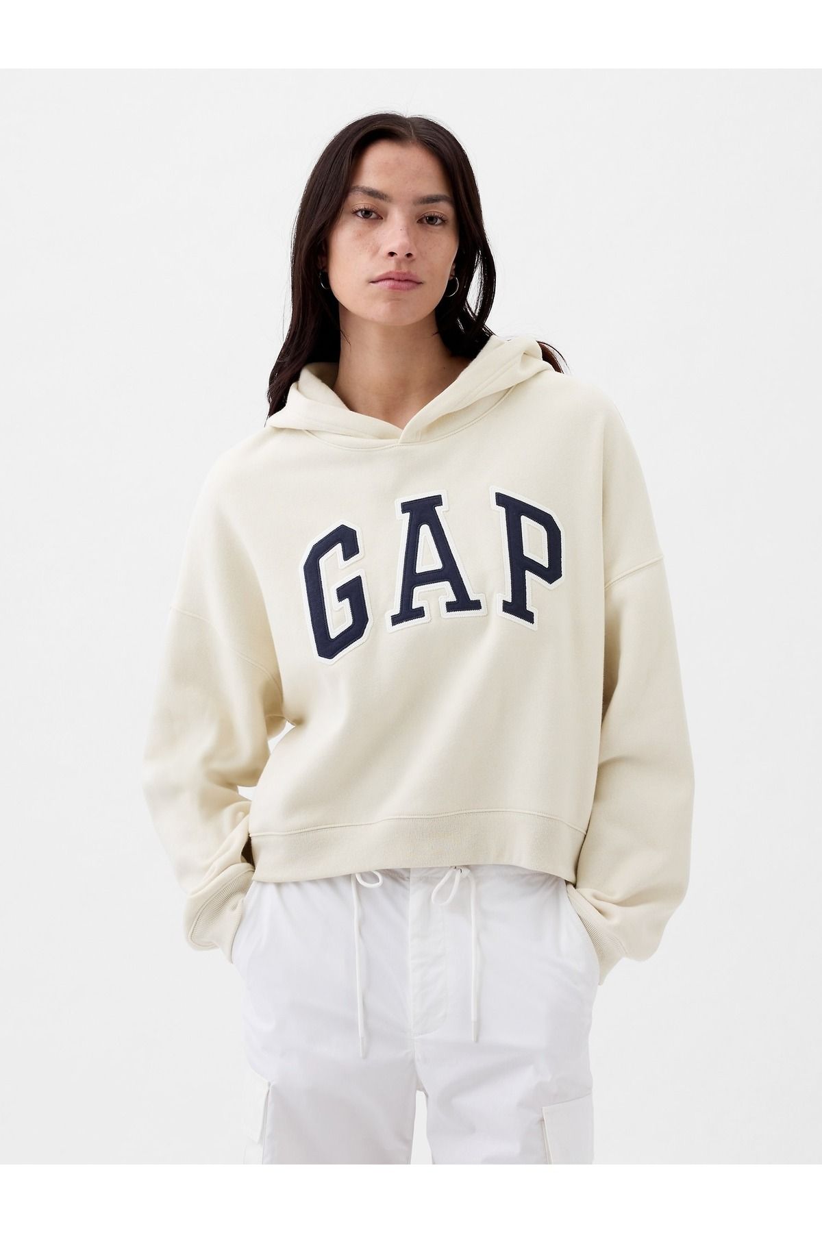 GAP Kadın Kırık Beyaz Gap Logo Oversize Fleece Sweatshirt