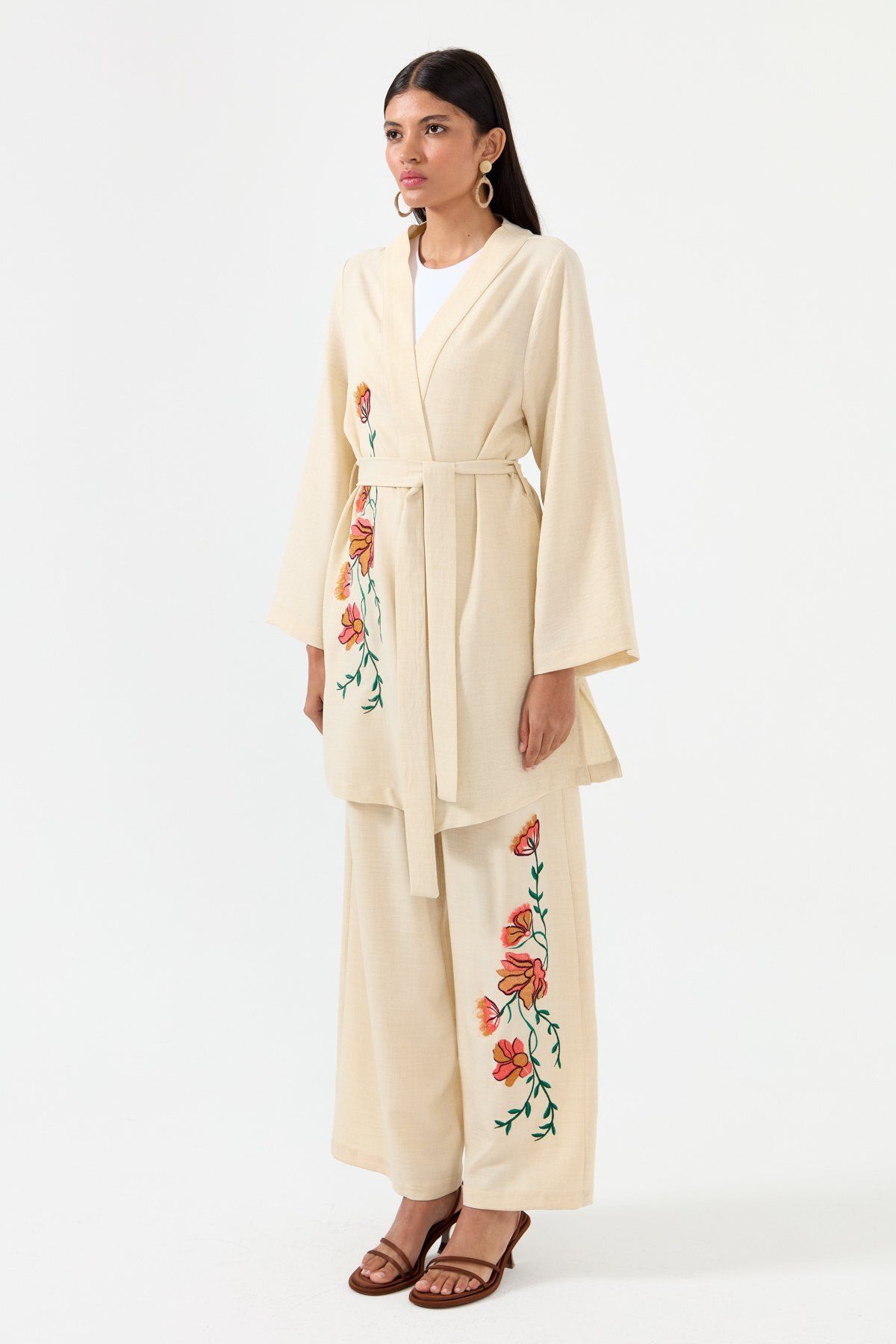 Nihan Nakış Detaylı Kimono Bej