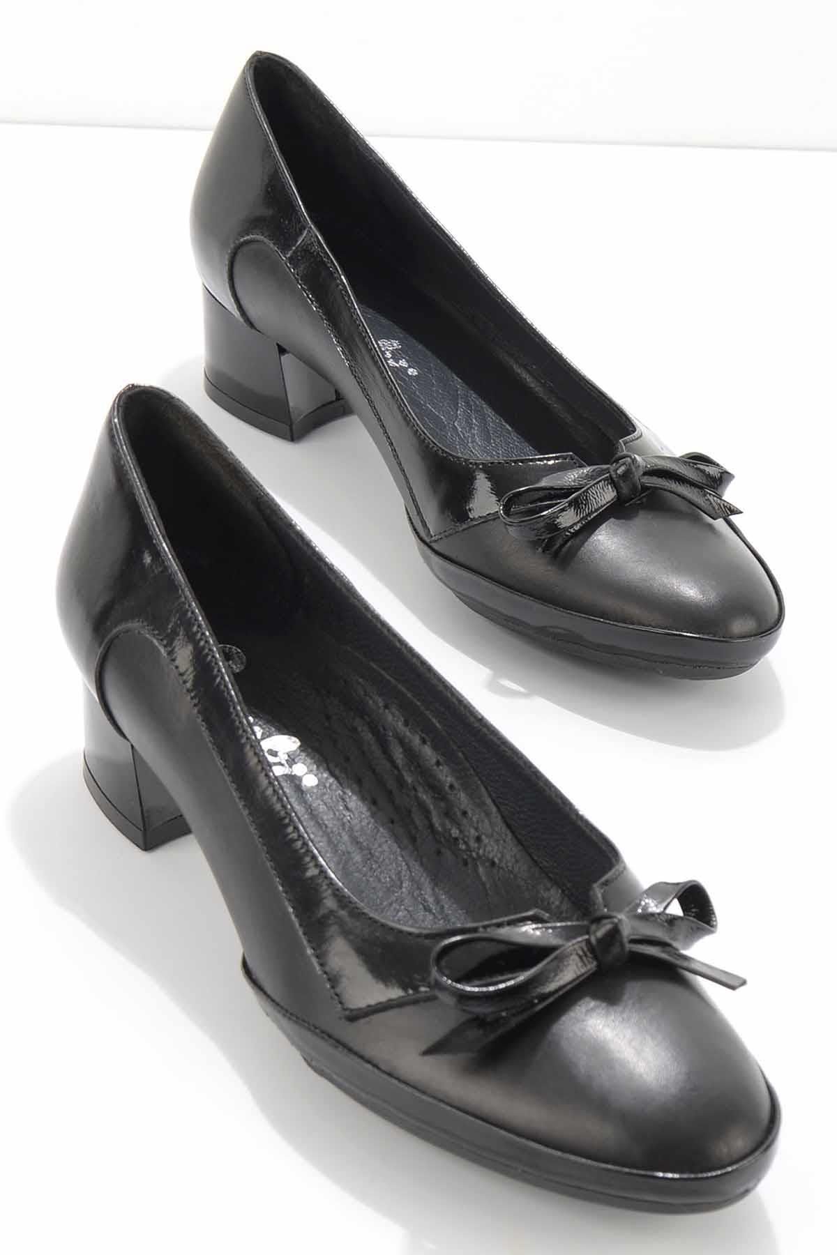 Bambi Siyah Hakiki Deri Kadın Klasik Topuklu Ayakkabı K01531172603
