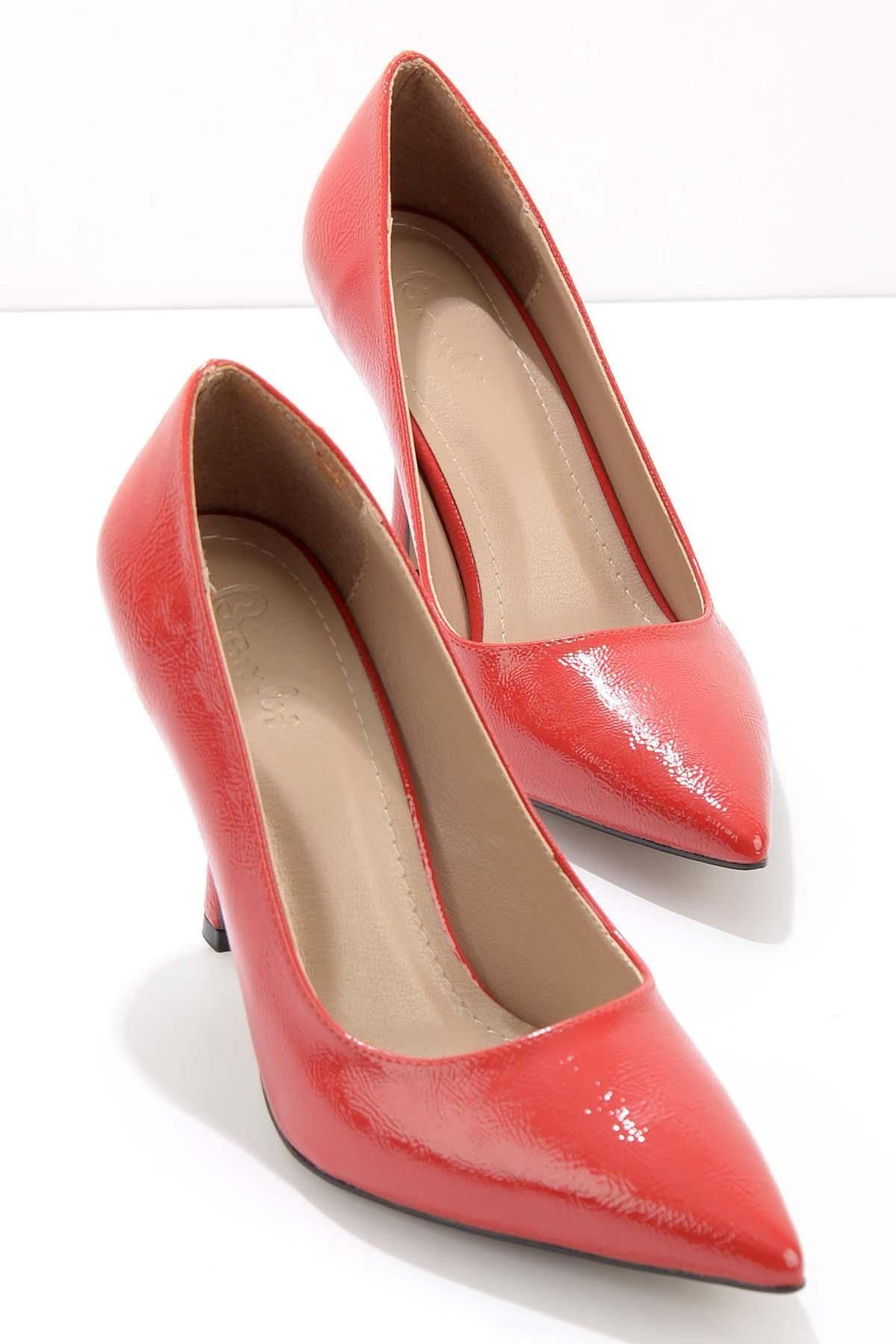Bambi Kırmızı Kırışık Rugan Kadın Klasik Topuklu Ayakkabı K01232070008