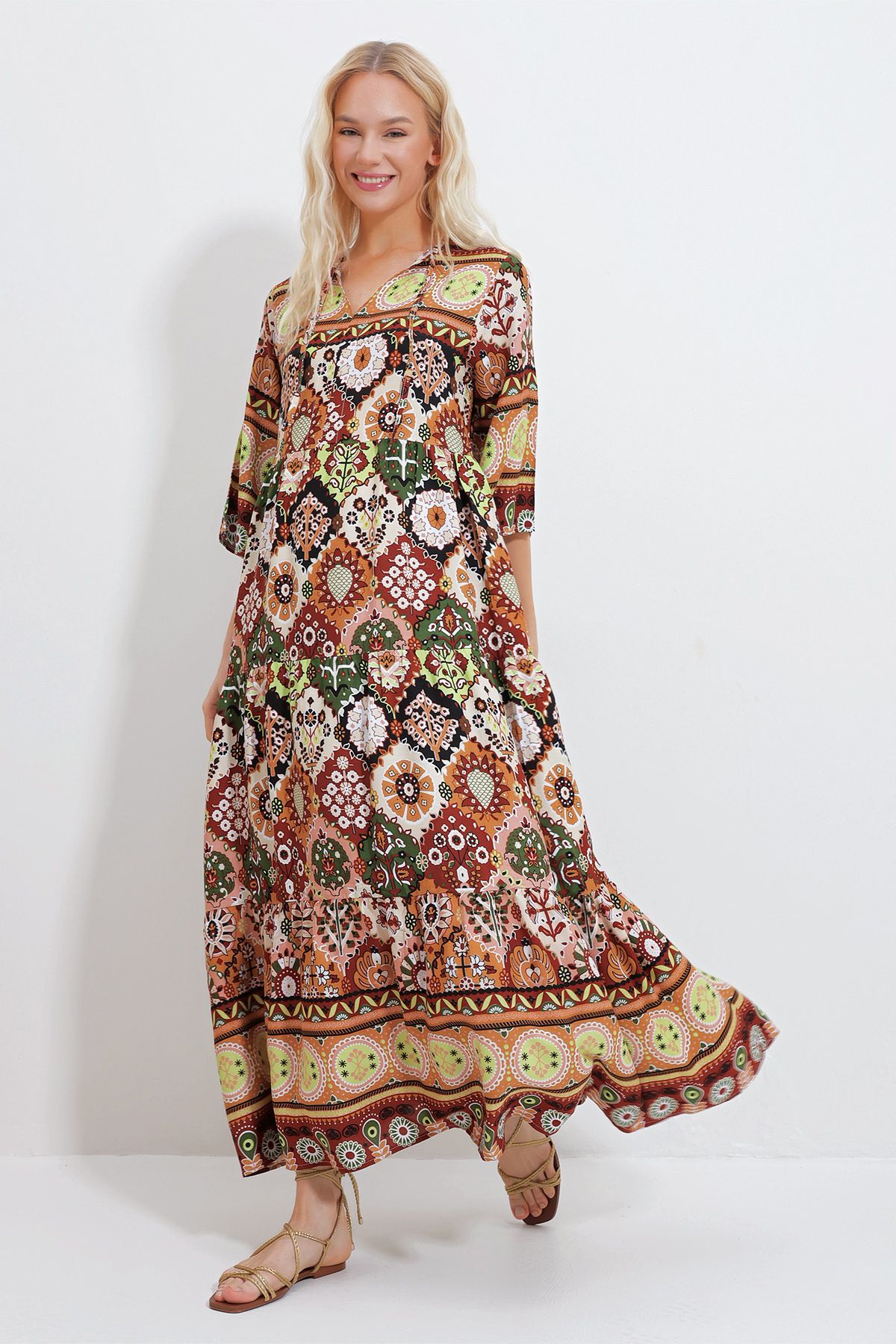 Trend Alaçatı Stili Kadın Kahve-Haki Önden Bağcıklı Desenli Dokuma Viskon Elbise ALC-X11595