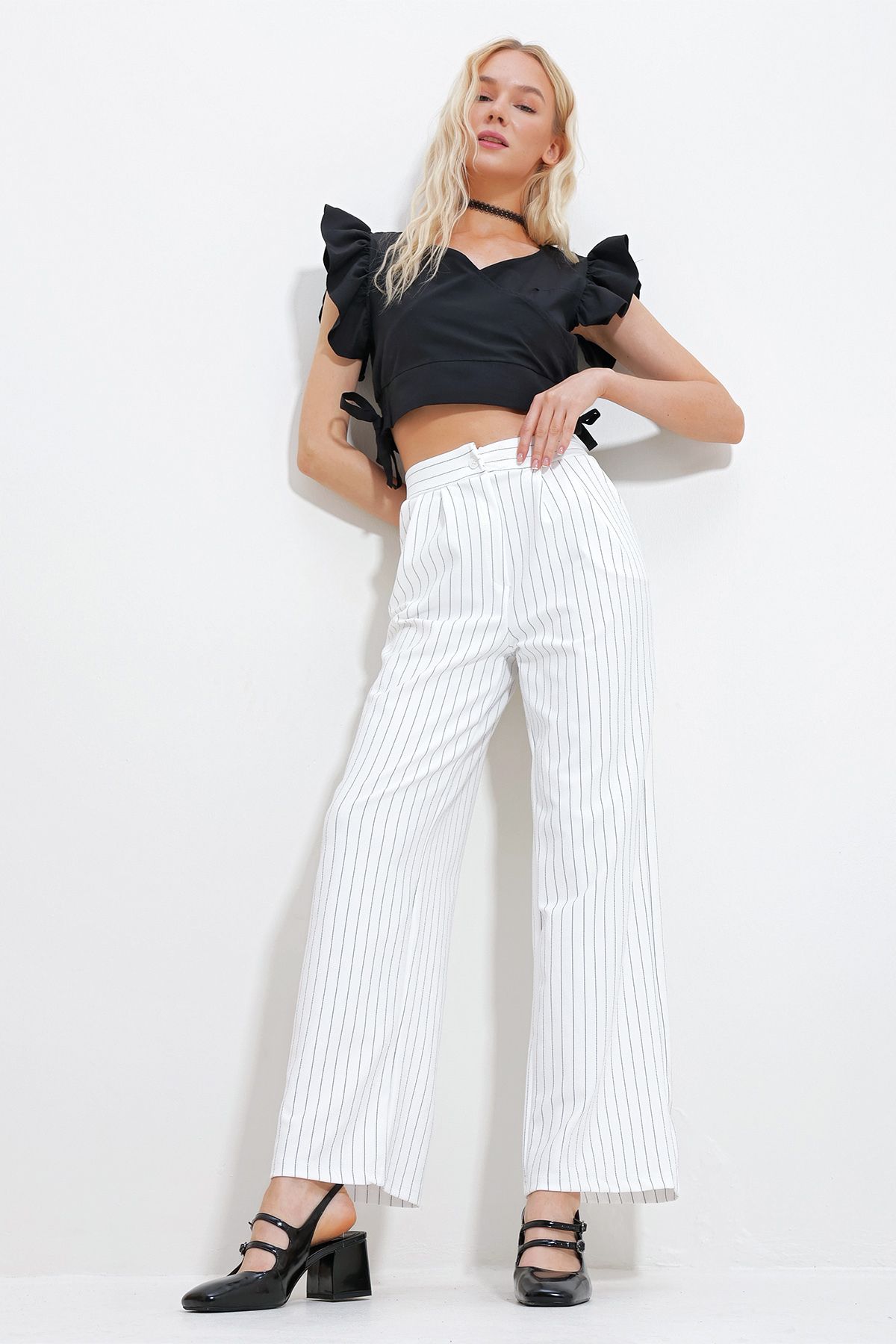 Trend Alaçatı Stili Kadın Beyaz Çizgili Çift Cepli Palazzo Örme Pantolon ALC-X11957
