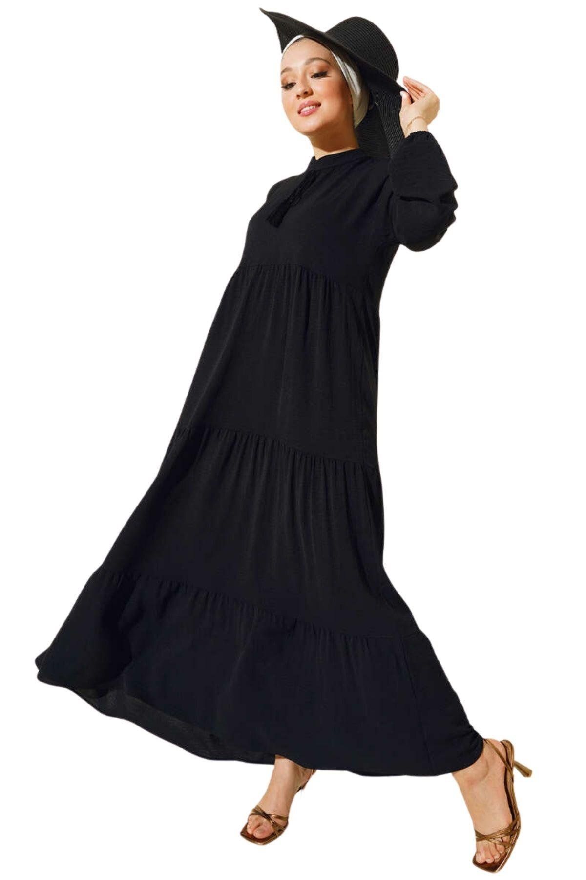 butikburuç Kadın Siyah Yakası Püsküllü Uzun Elbise
