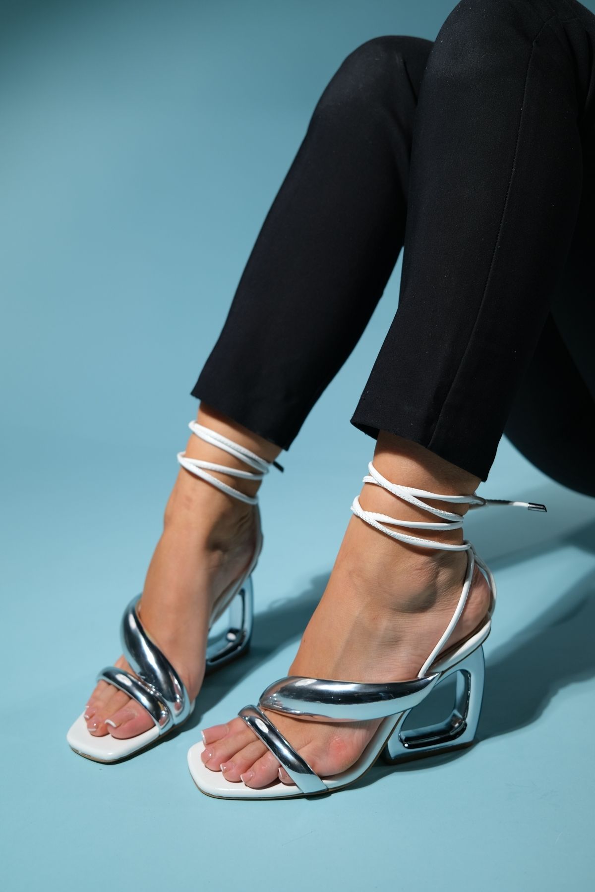 luvishoes CREED Beyaz Gümüş Bilekten Bağlamalı Kadın Topuklu Ayakkabı