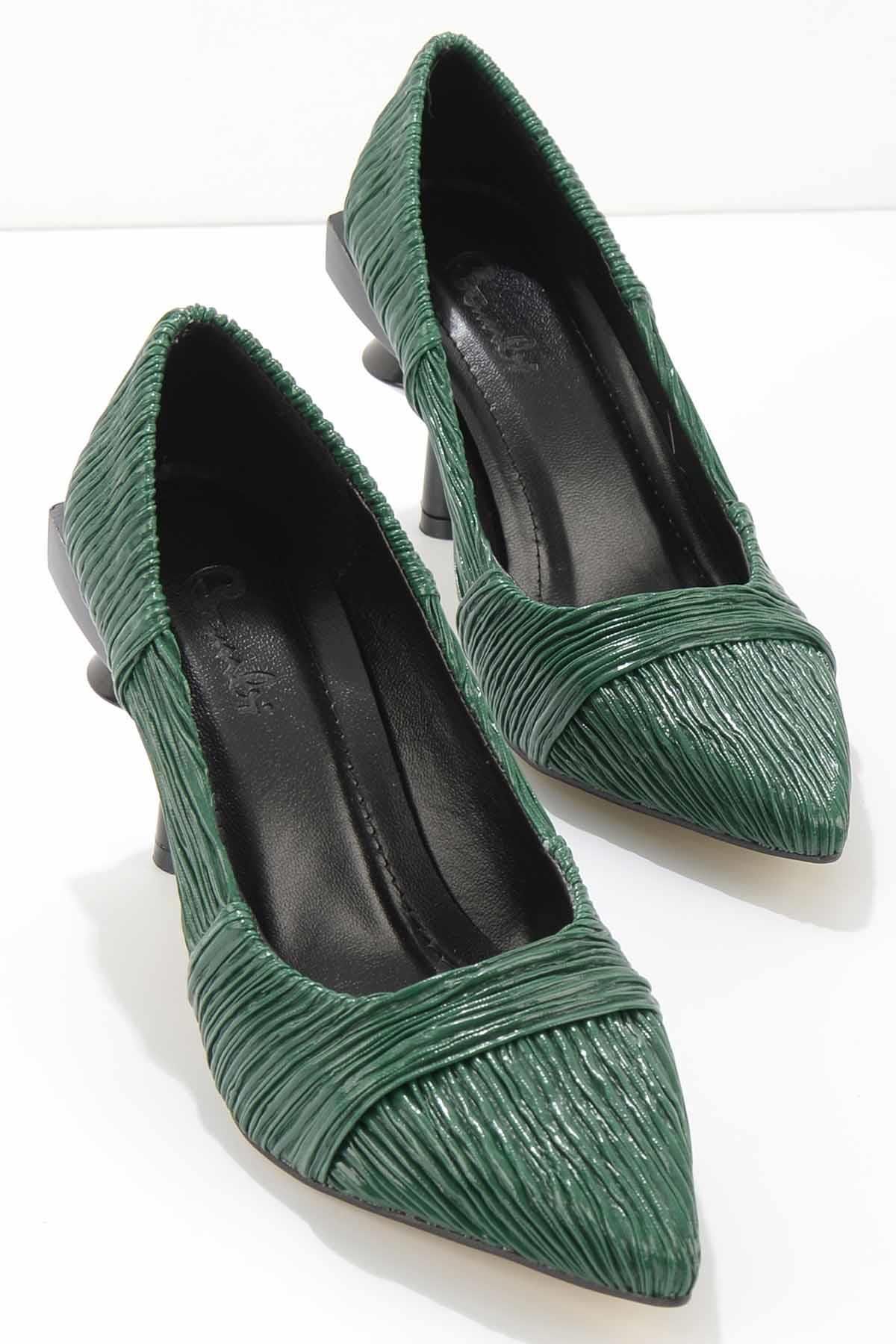 Bambi Yeşil Kırışık Kadın Klasik Topuklu Ayakkabı K01188125142